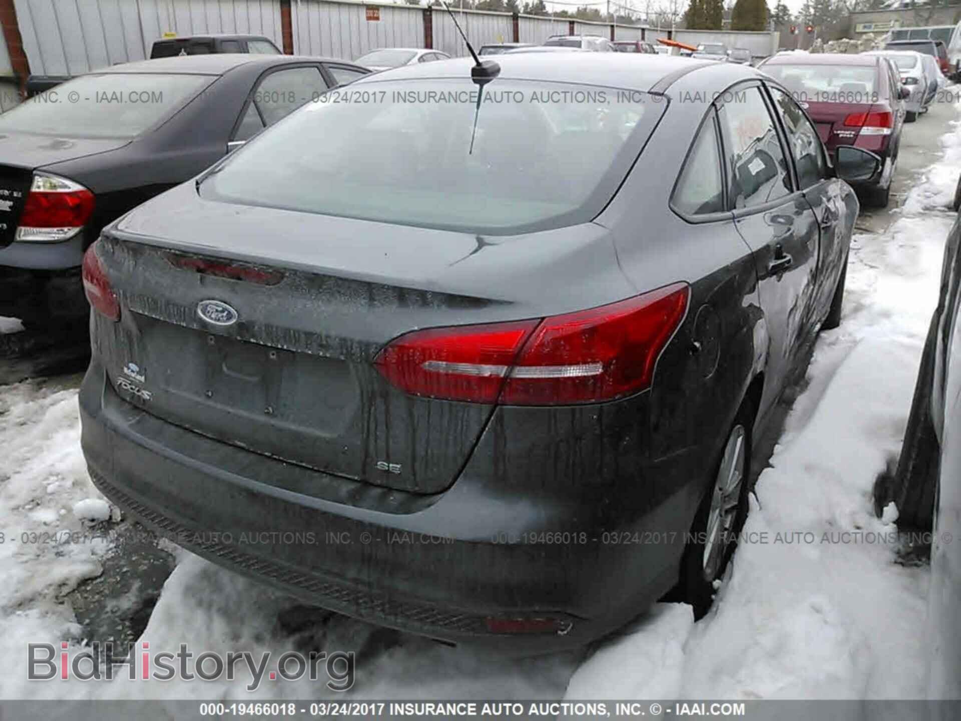 2015 Ford Focus - VIN: 1FADP3F25FL226359 - Photo 4