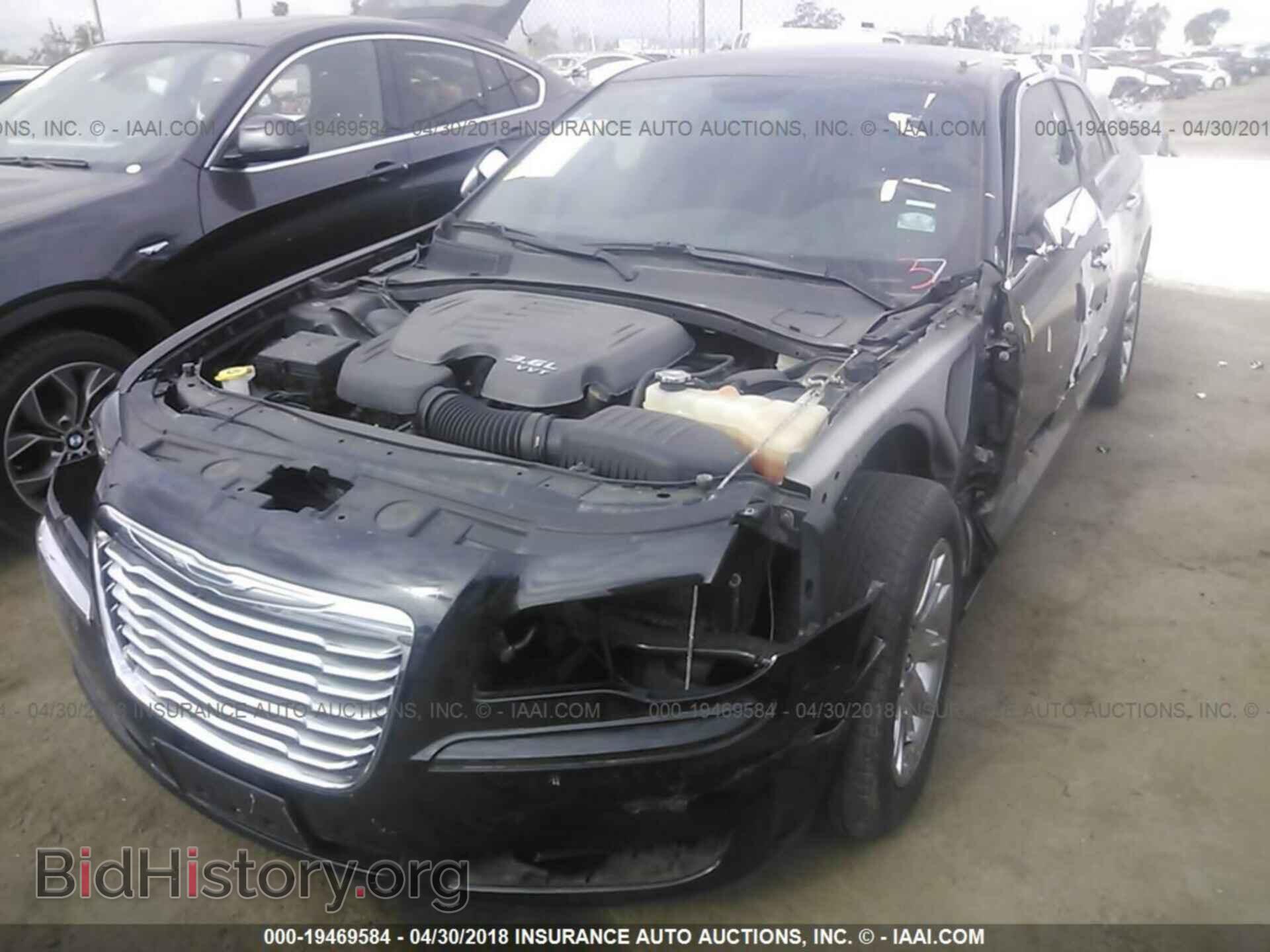 2014 Chrysler 300c - VIN: 2C3CCAEG3EH123427 - Фото 2