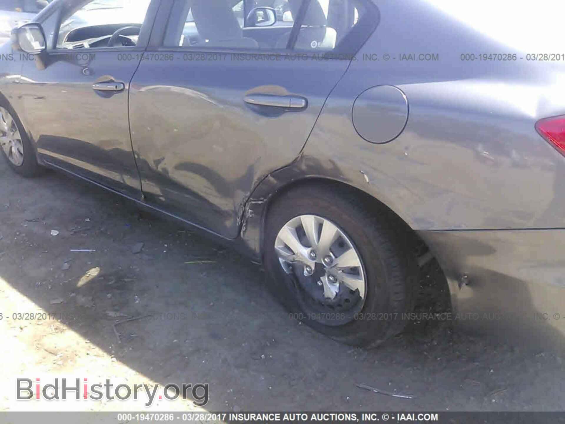 2012 Honda Civic - VIN: 2HGFB2E51CH506961 - Photo 6