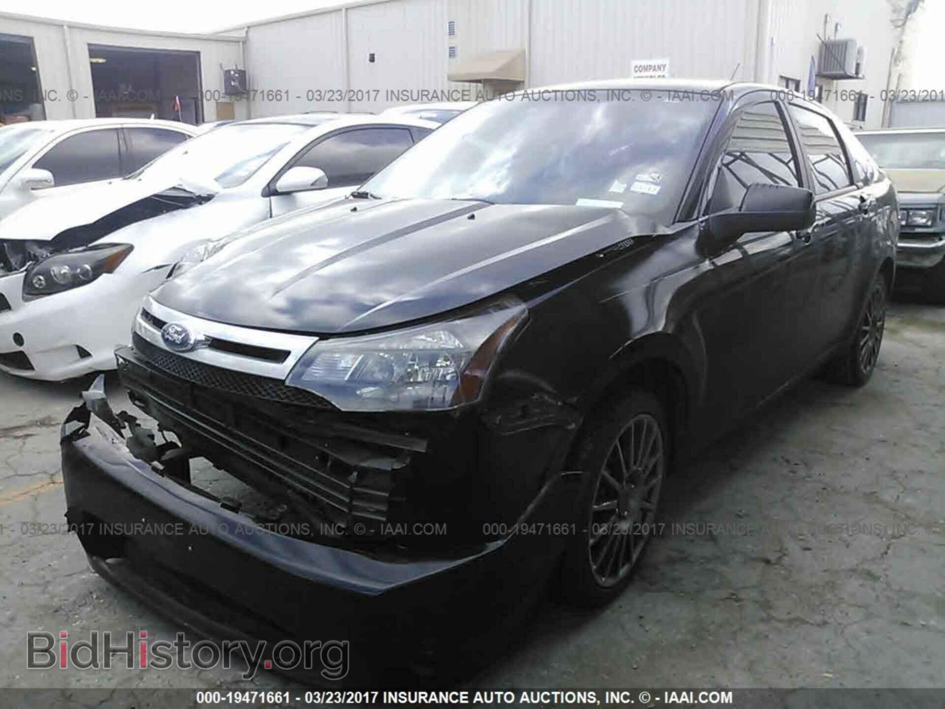 2011 Ford Focus - VIN: 1FAHP3GN6BW189938 - Фото 2
