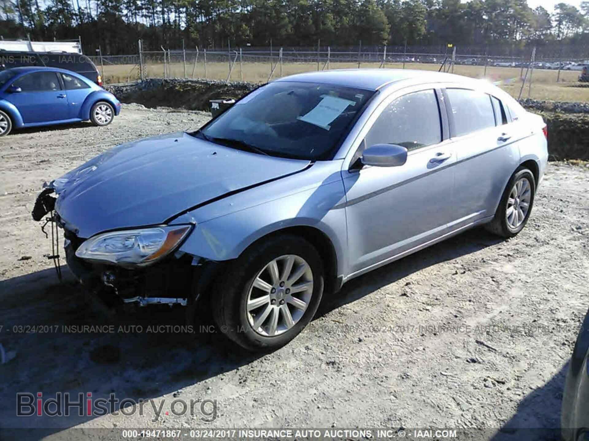 2014 Chrysler 200 - VIN: 1C3CCBBG6EN114237 - Фото 2