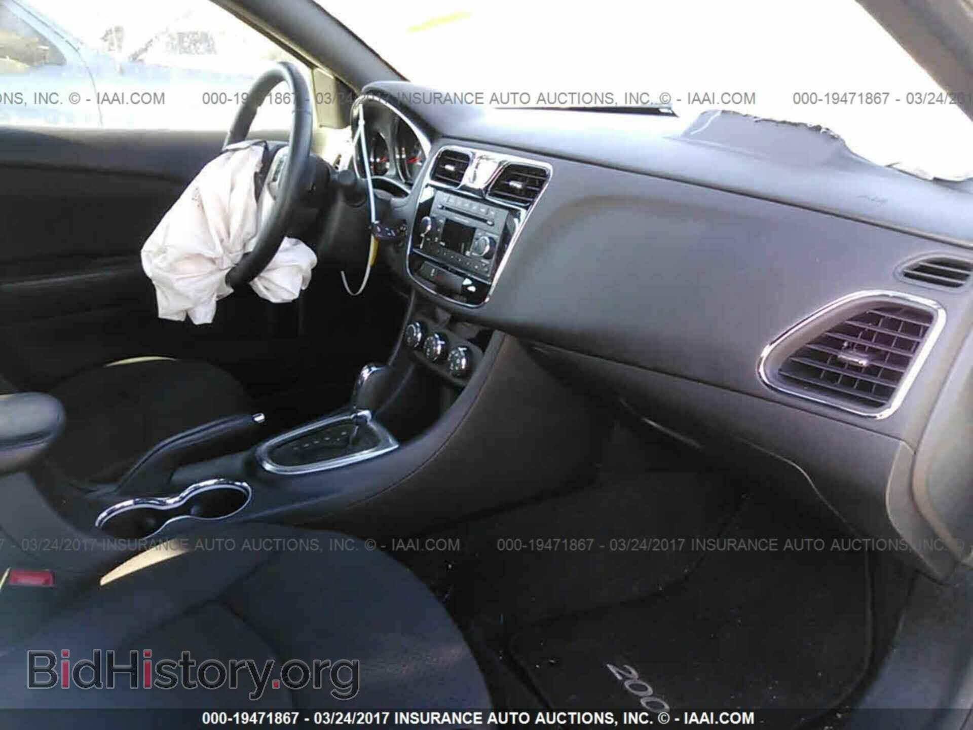 2014 Chrysler 200 - VIN: 1C3CCBBG6EN114237 - Фото 5