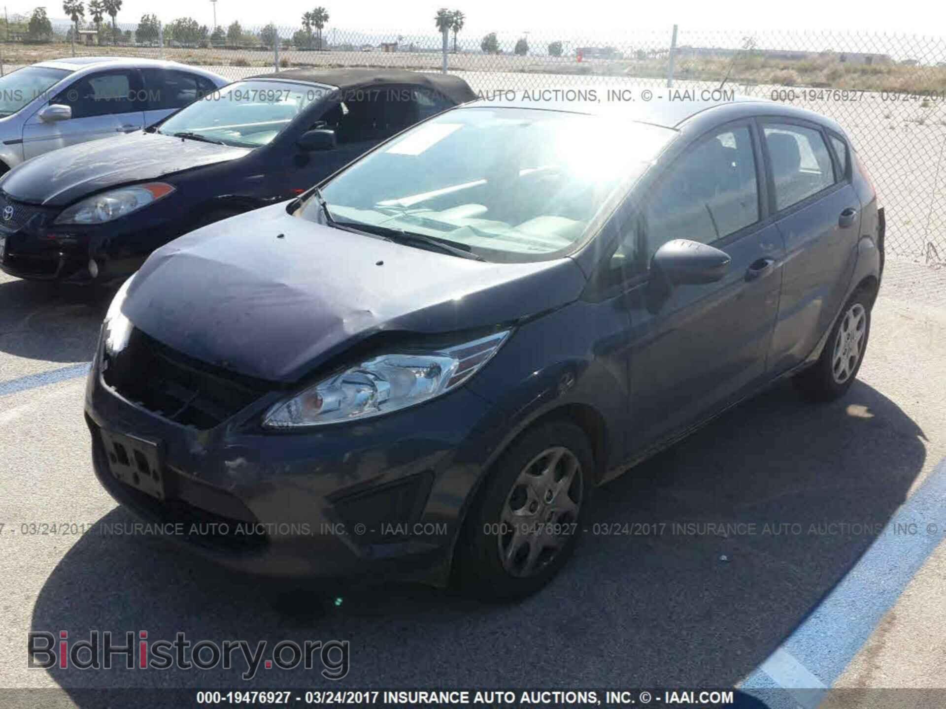 2013 Ford Fiesta - VIN: 3FADP4TJ7DM200617 - Фото 2