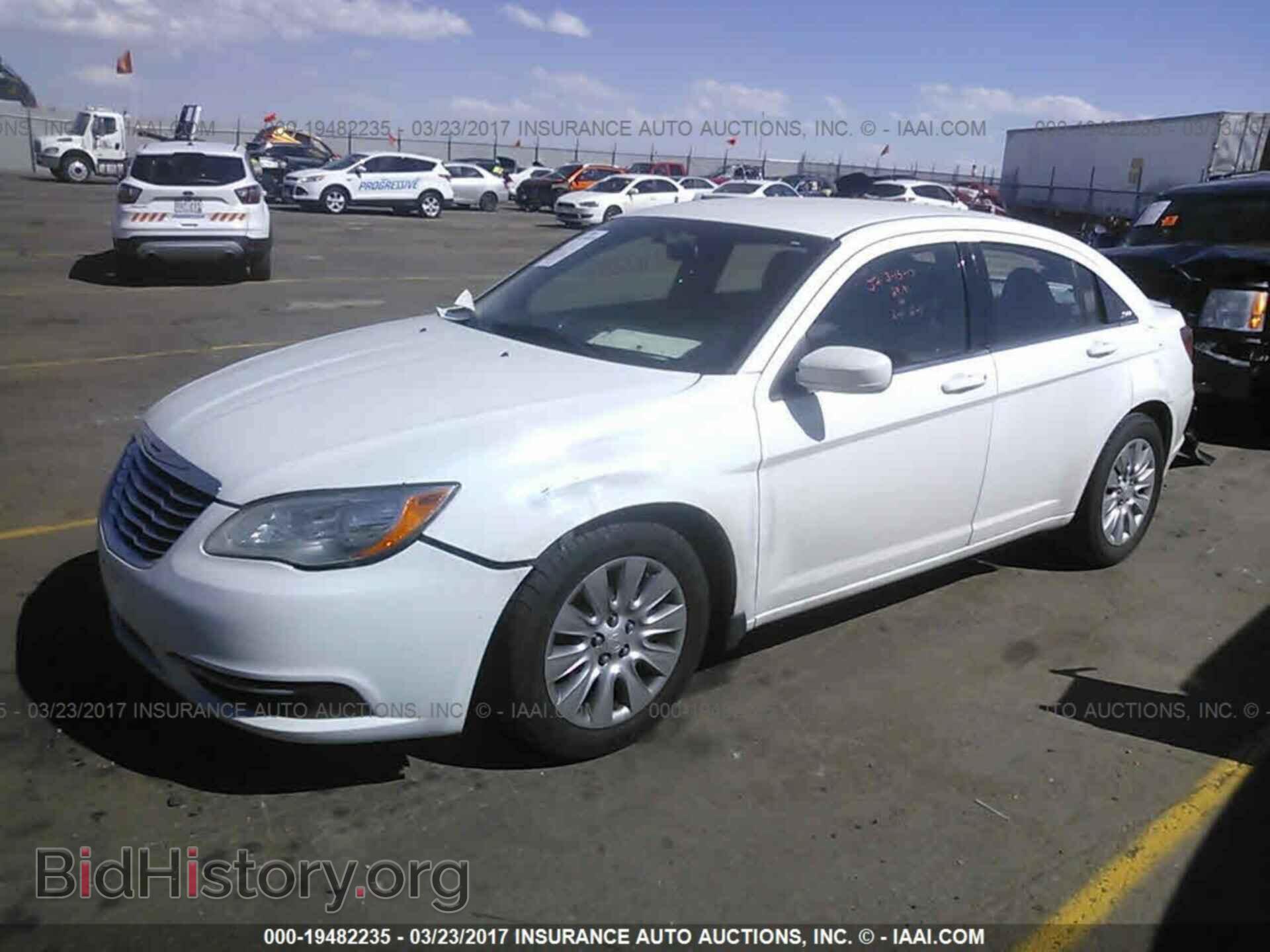 2014 Chrysler 200 - VIN: 1C3CCBAB4EN145346 - Photo 2