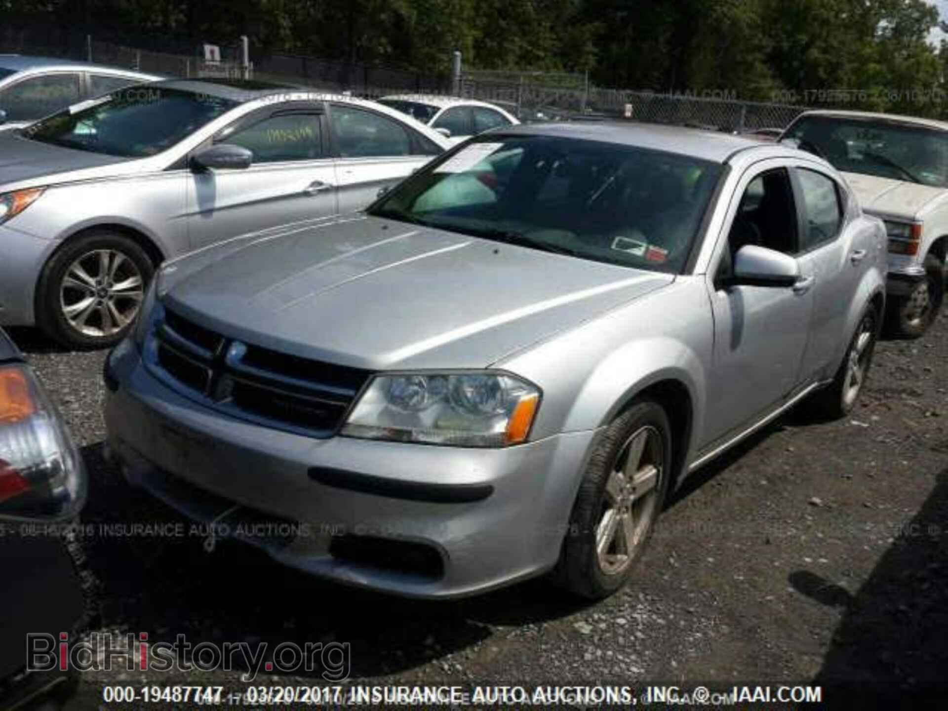 2011 Dodge Avenger - VIN: 1B3BD1FB6BN561113 - Фото 2
