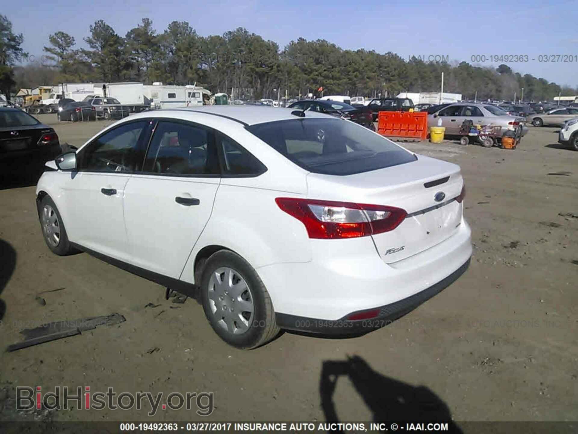 2014 Ford Focus - VIN: 1FADP3E23EL309921 - Photo 3