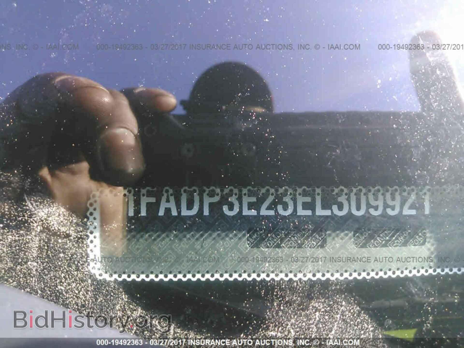 2014 Ford Focus - VIN: 1FADP3E23EL309921 - Photo 9