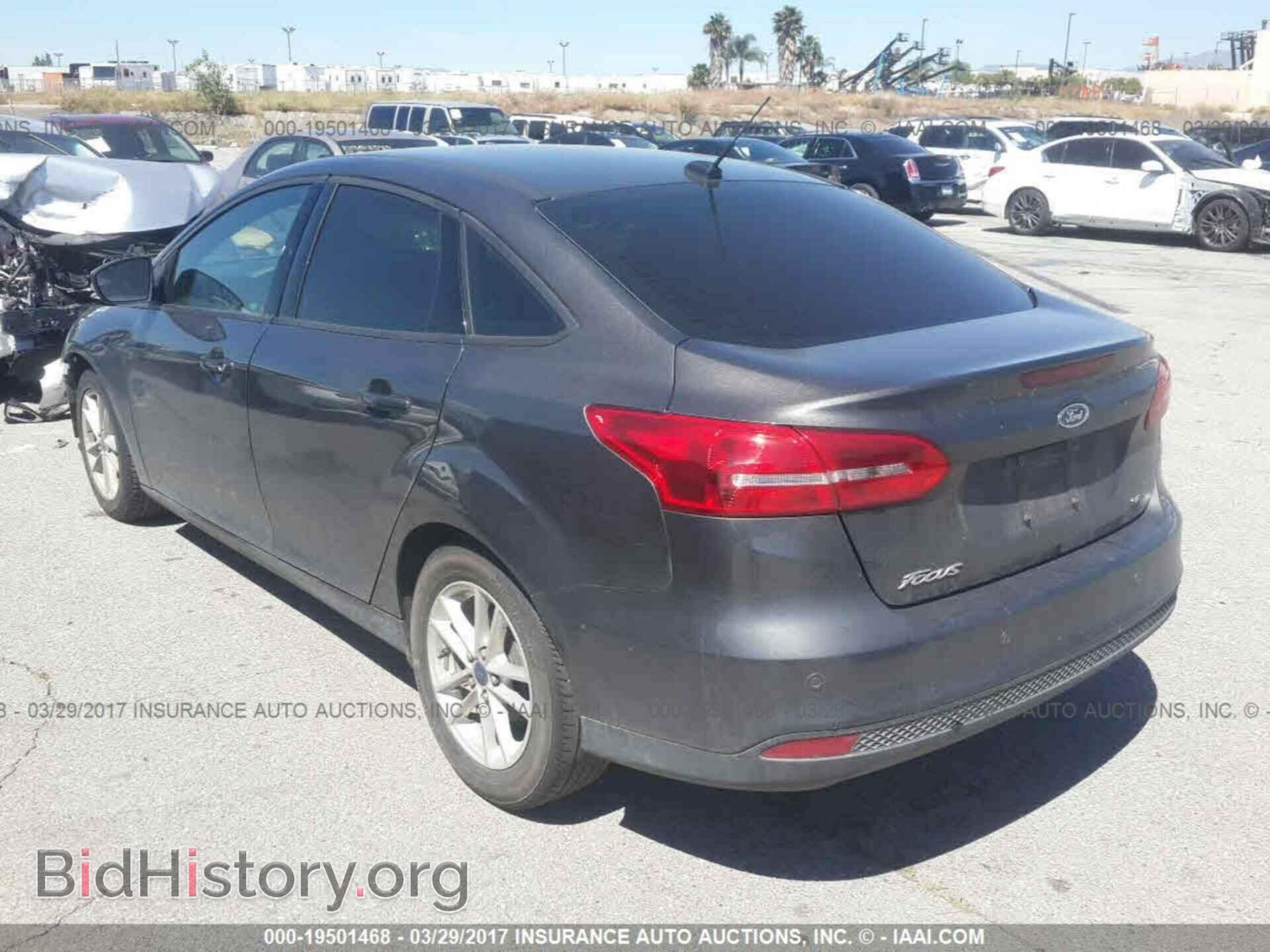 2015 Ford Focus - VIN: 1FADP3F28FL221768 - Photo 3