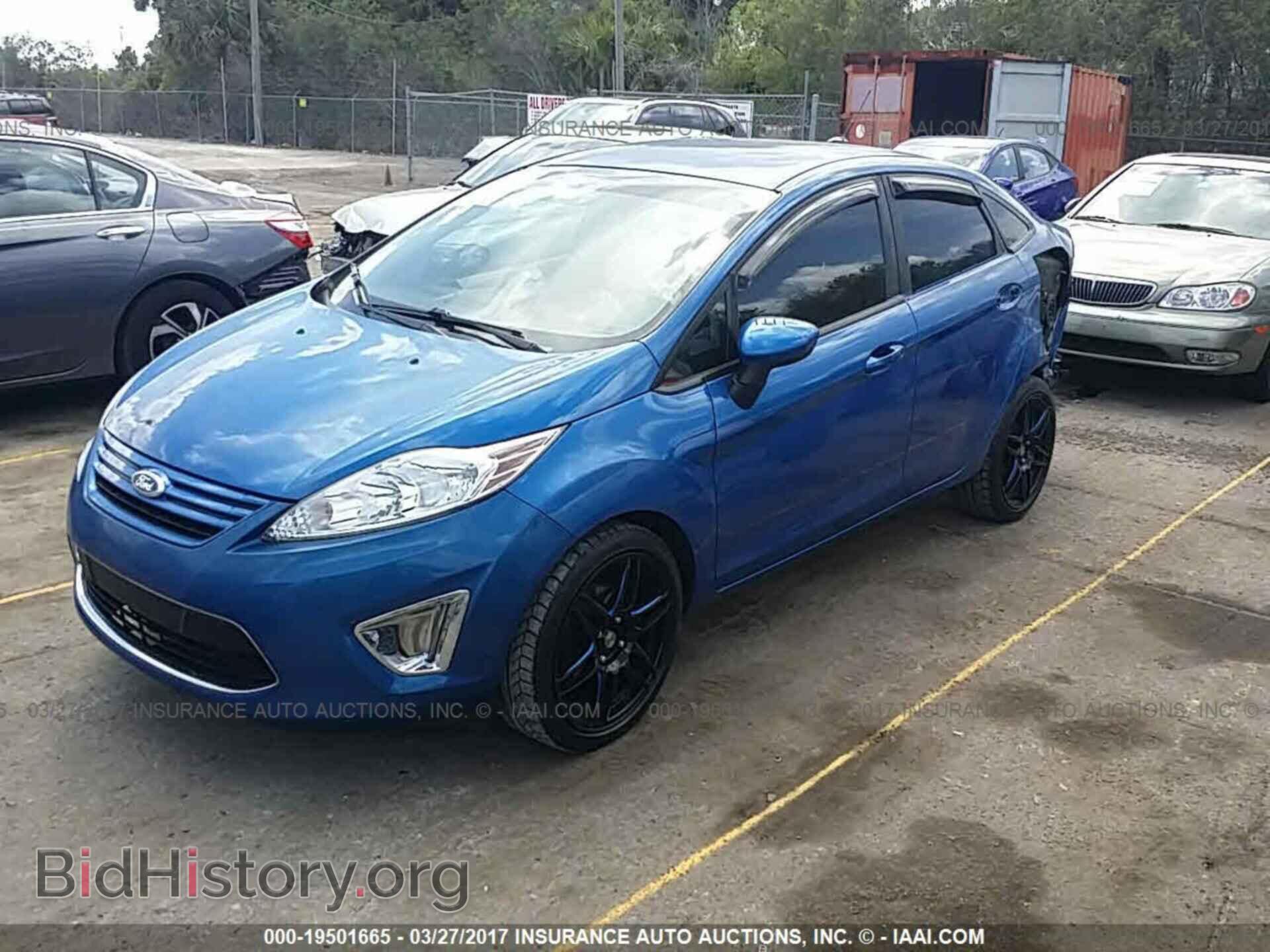 2011 Ford Fiesta - VIN: 3FADP4AJ7BM206997 - Фото 2