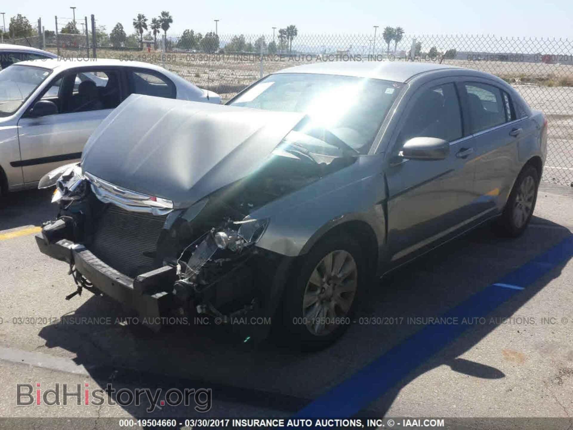 2013 Chrysler 200 - VIN: 1C3CCBAB2DN733406 - Фото 2