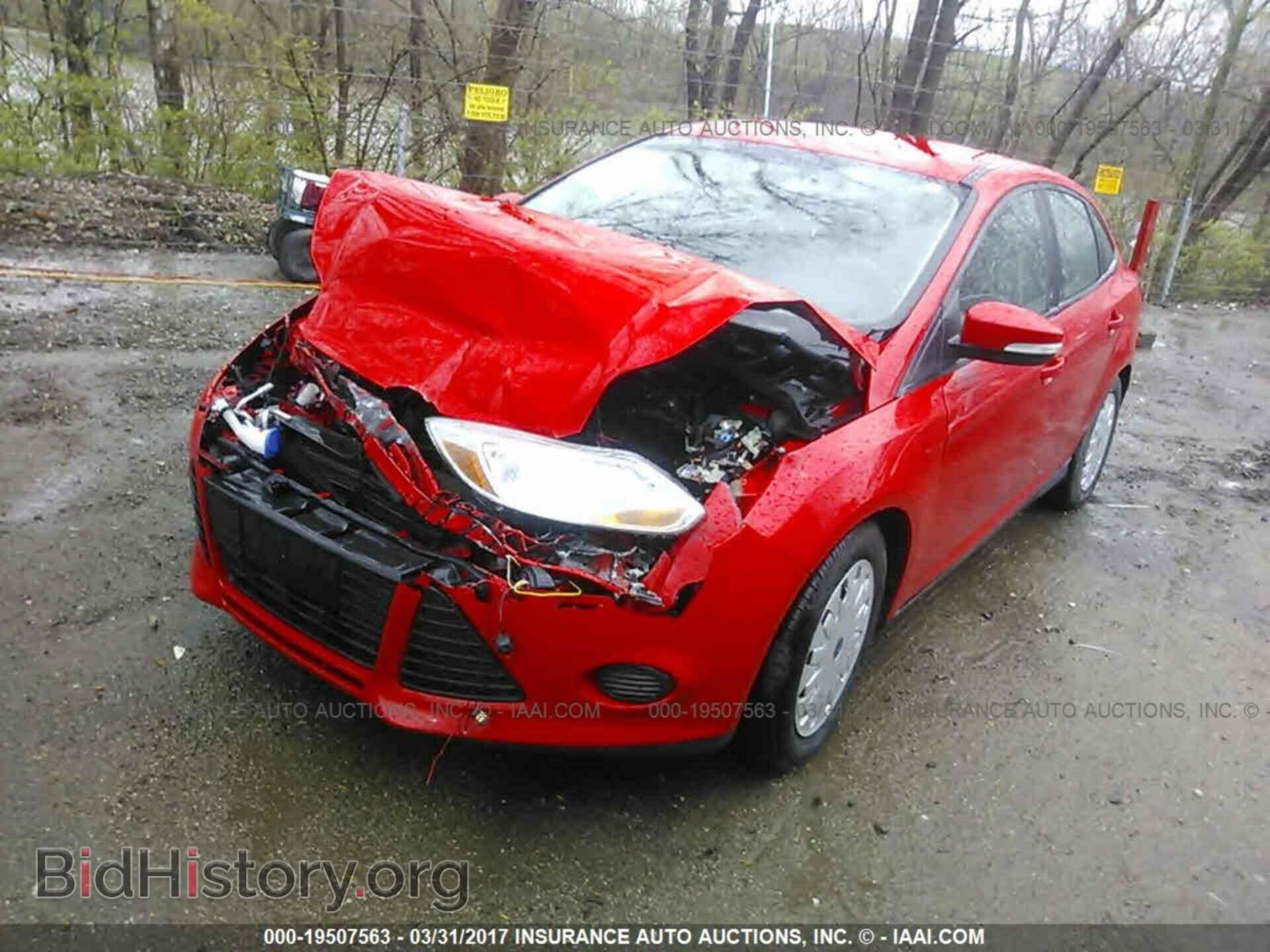 2014 Ford Focus - VIN: 1FADP3F22EL128081 - Фото 2