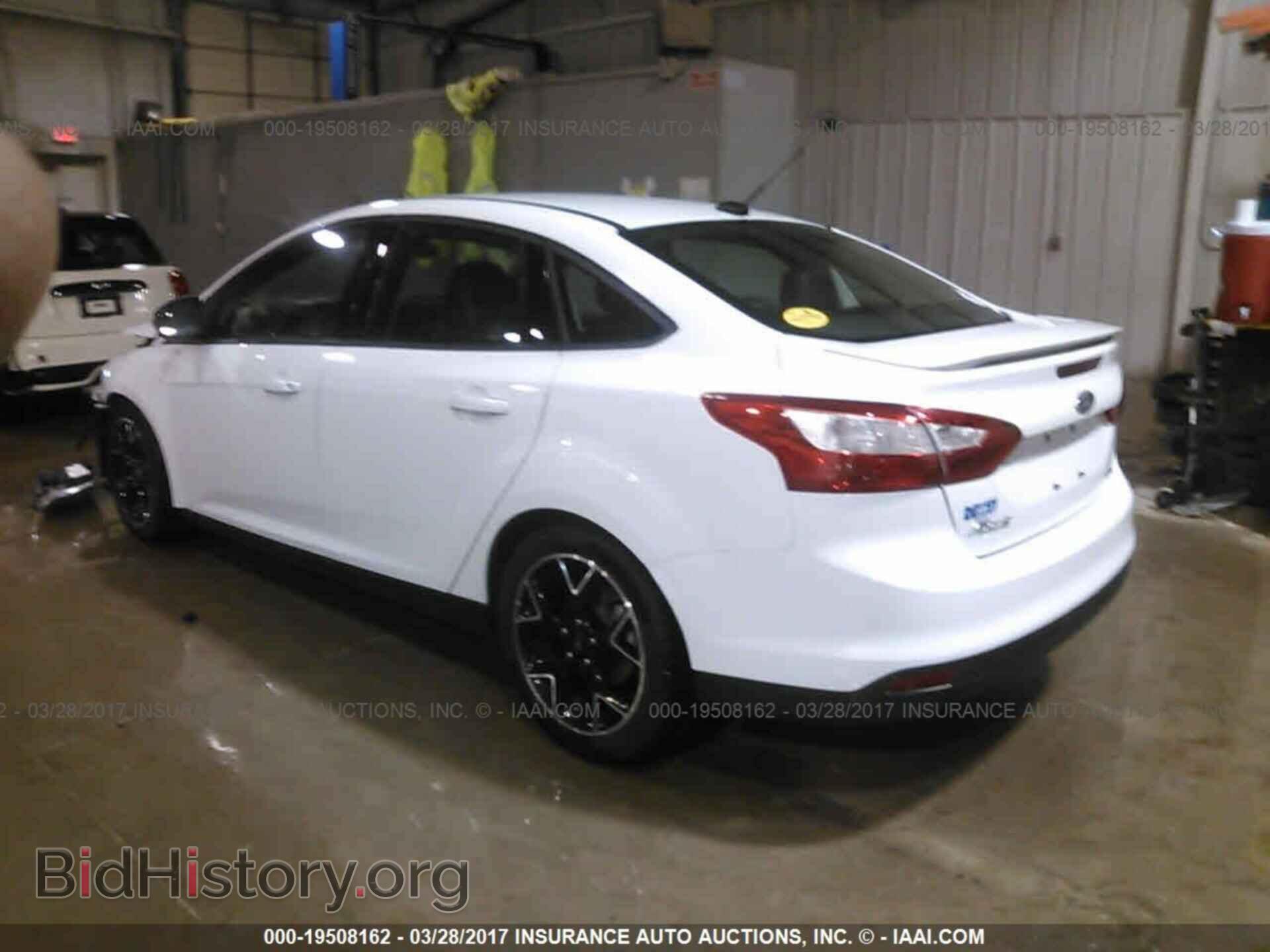 2014 Ford Focus - VIN: 1FADP3F22EL166734 - Фото 3
