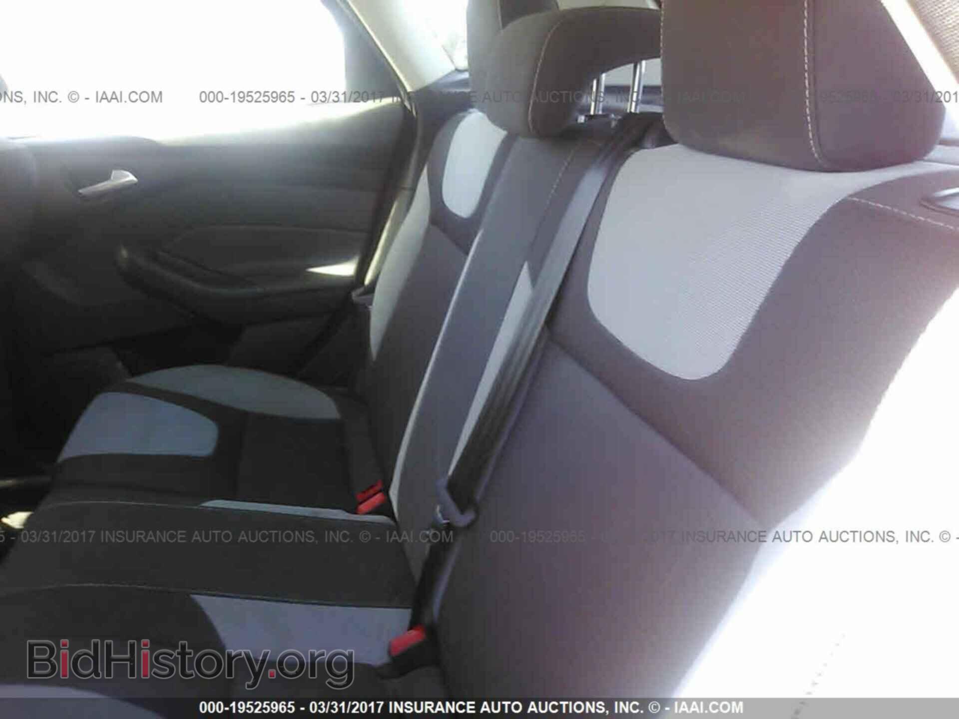 2012 Ford Focus - VIN: 1FAHP3K26CL410566 - Photo 8