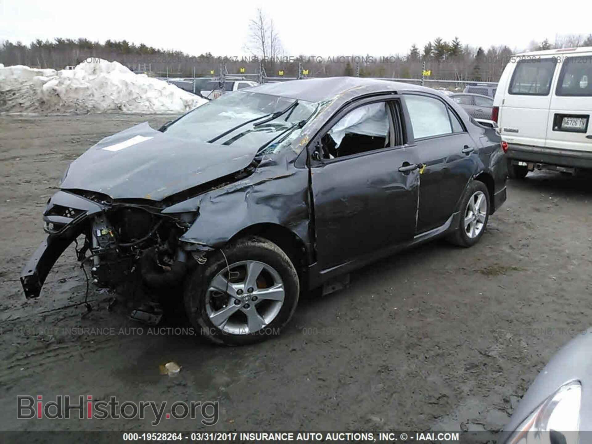 2011 Toyota Corolla - VIN: 2T1BU4EEXBC581346 - Фото 2