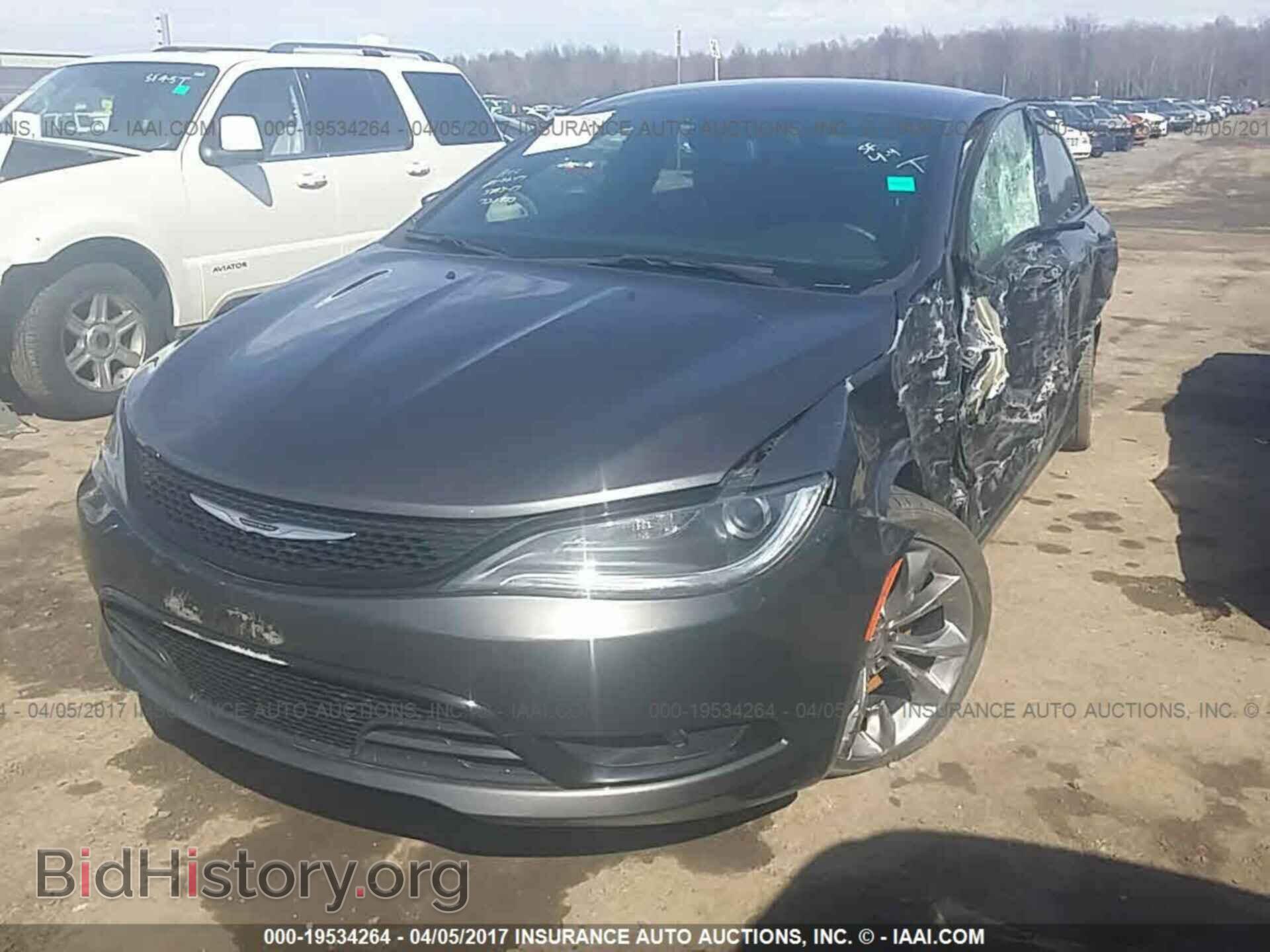 2015 Chrysler 200 - VIN: 1C3CCCBBXFN721933 - Photo 2