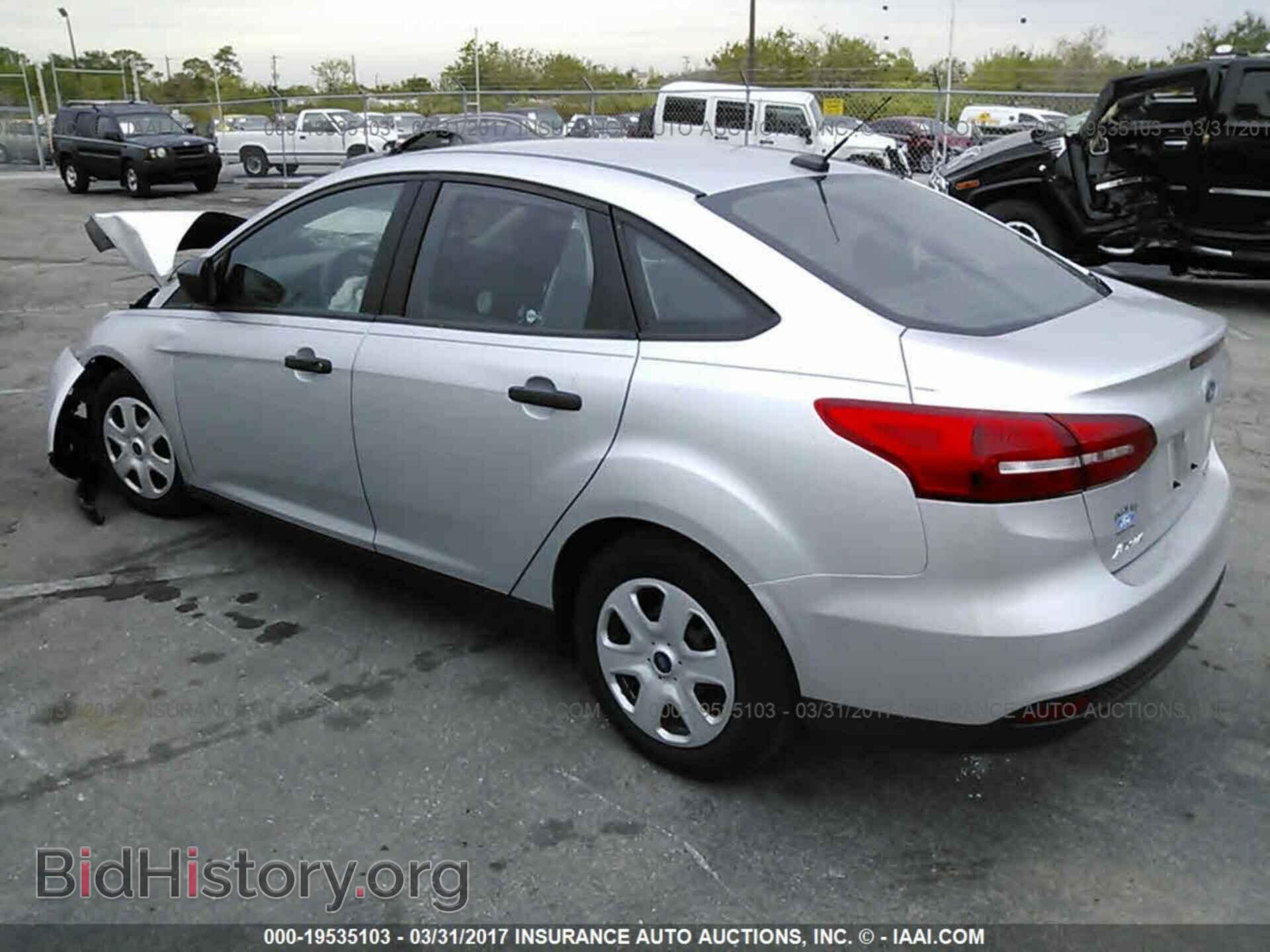 2016 Ford Focus - VIN: 1FADP3E24GL236870 - Photo 3