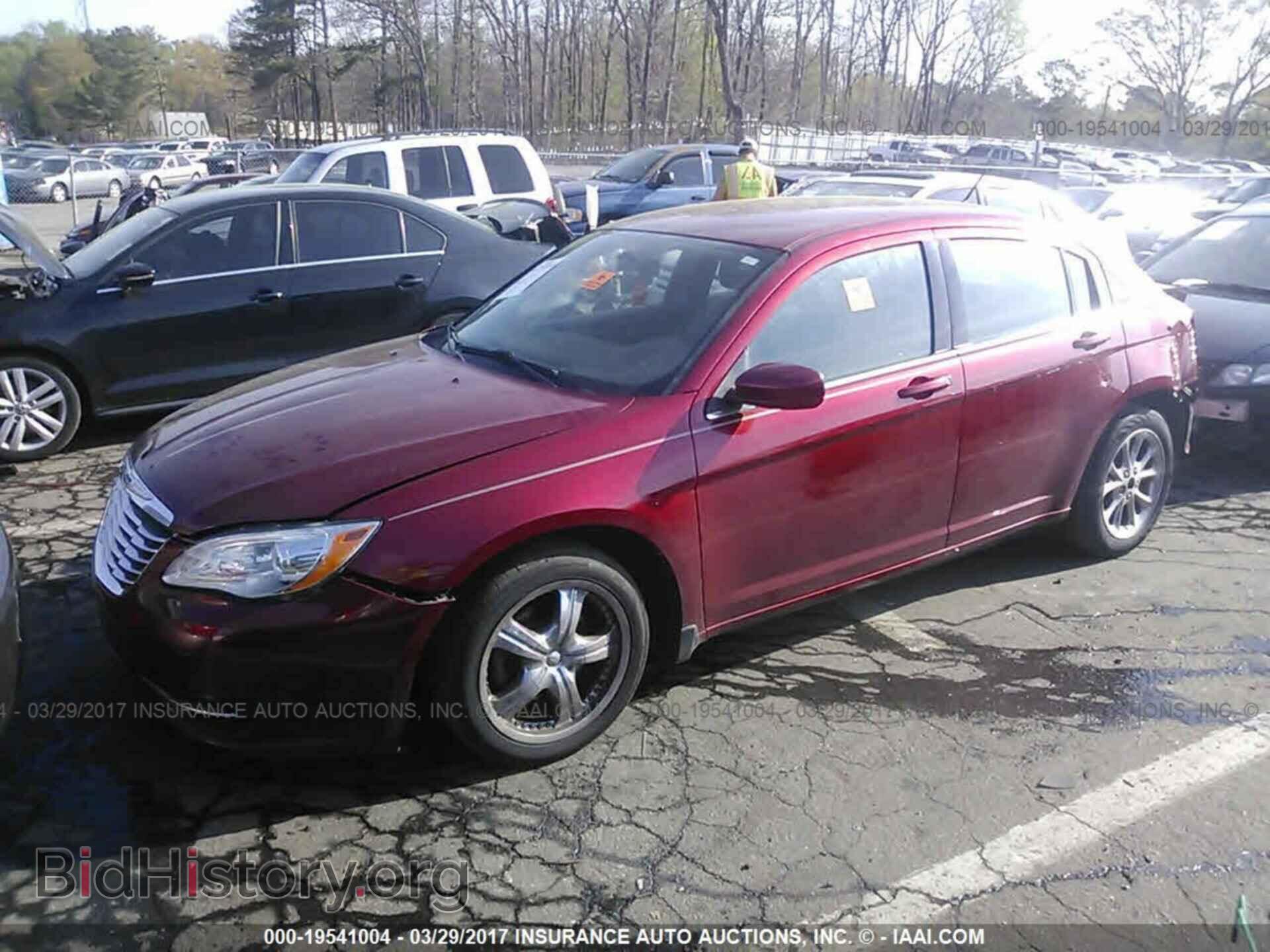 2013 Chrysler 200 - VIN: 1C3CCBBB8DN684582 - Photo 2