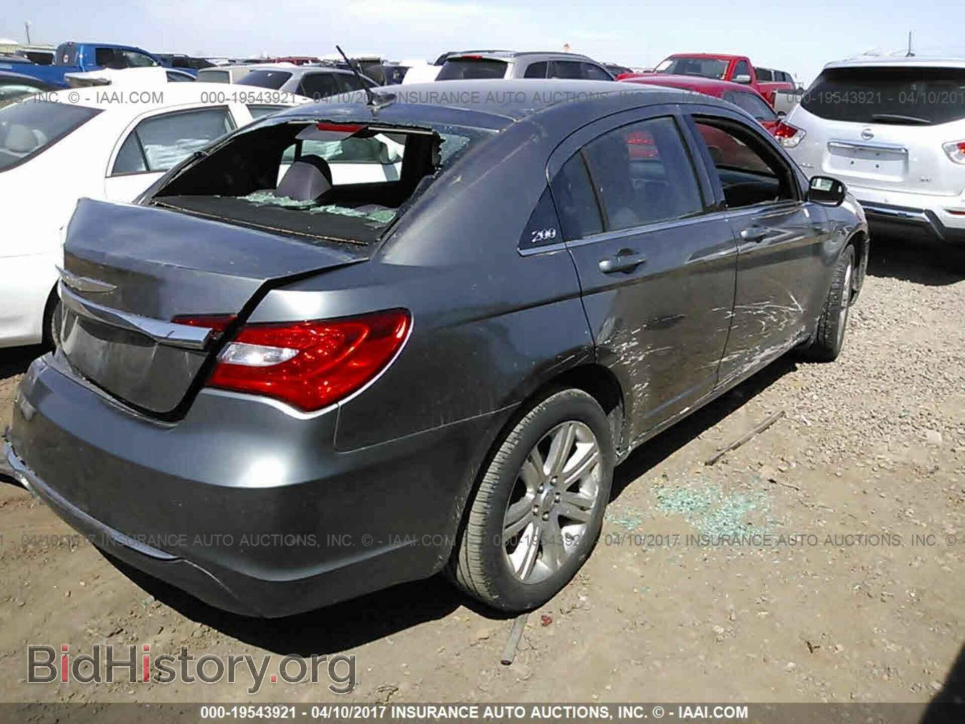 2013 Chrysler 200 - VIN: 1C3CCBAB6DN669452 - Photo 4