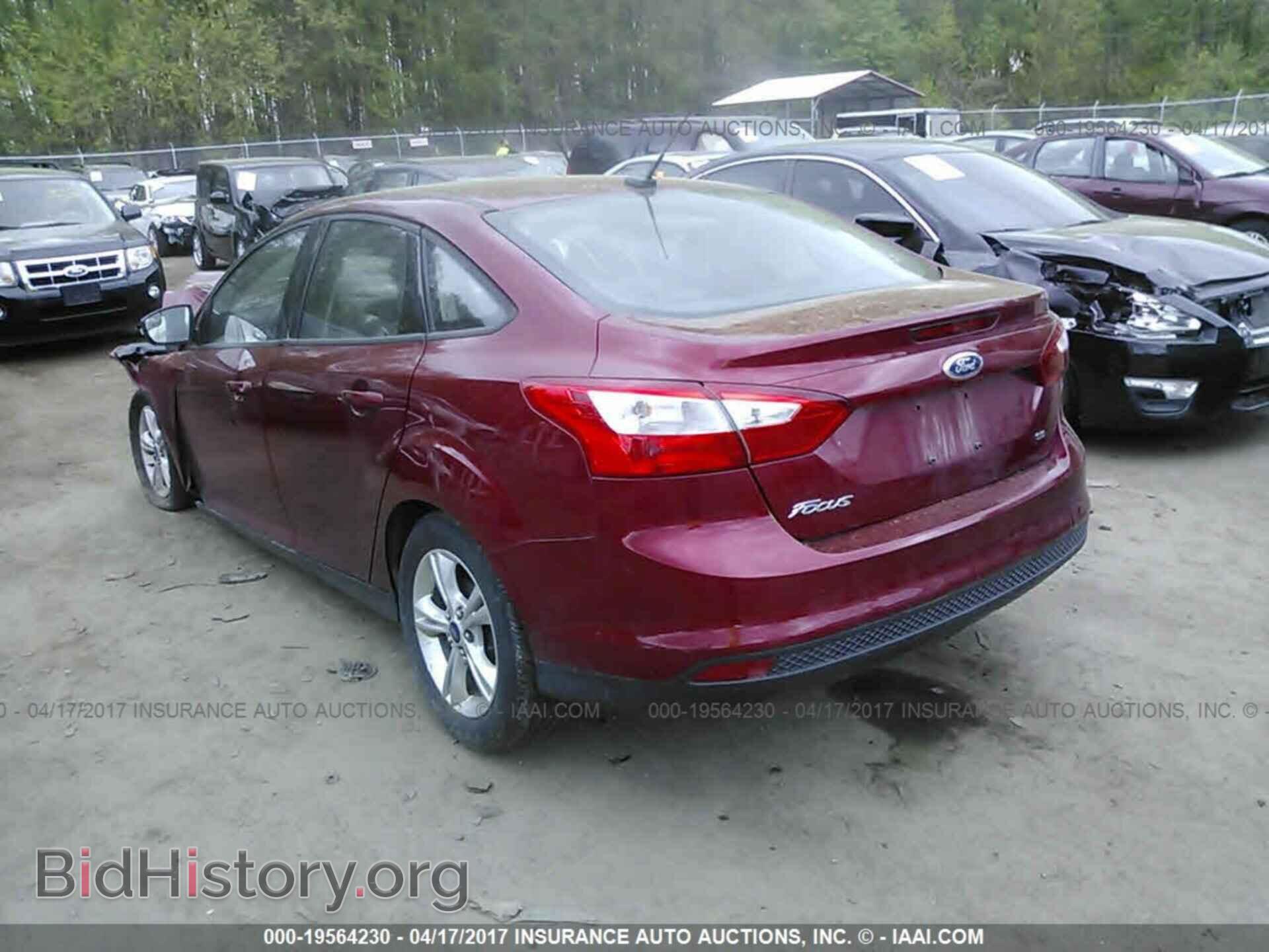 2014 Ford Focus - VIN: 1FADP3F2XEL458437 - Photo 3