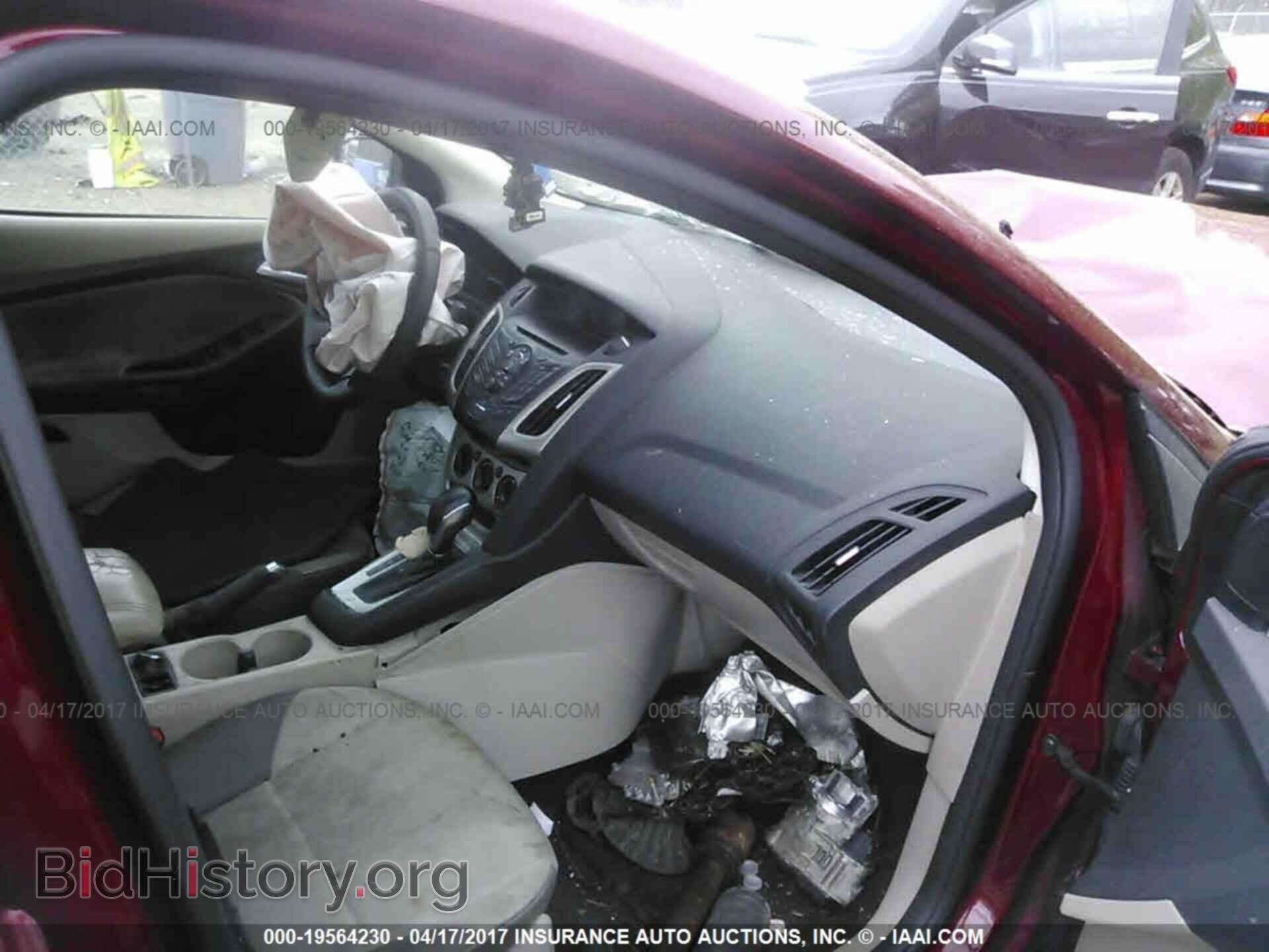 2014 Ford Focus - VIN: 1FADP3F2XEL458437 - Photo 5