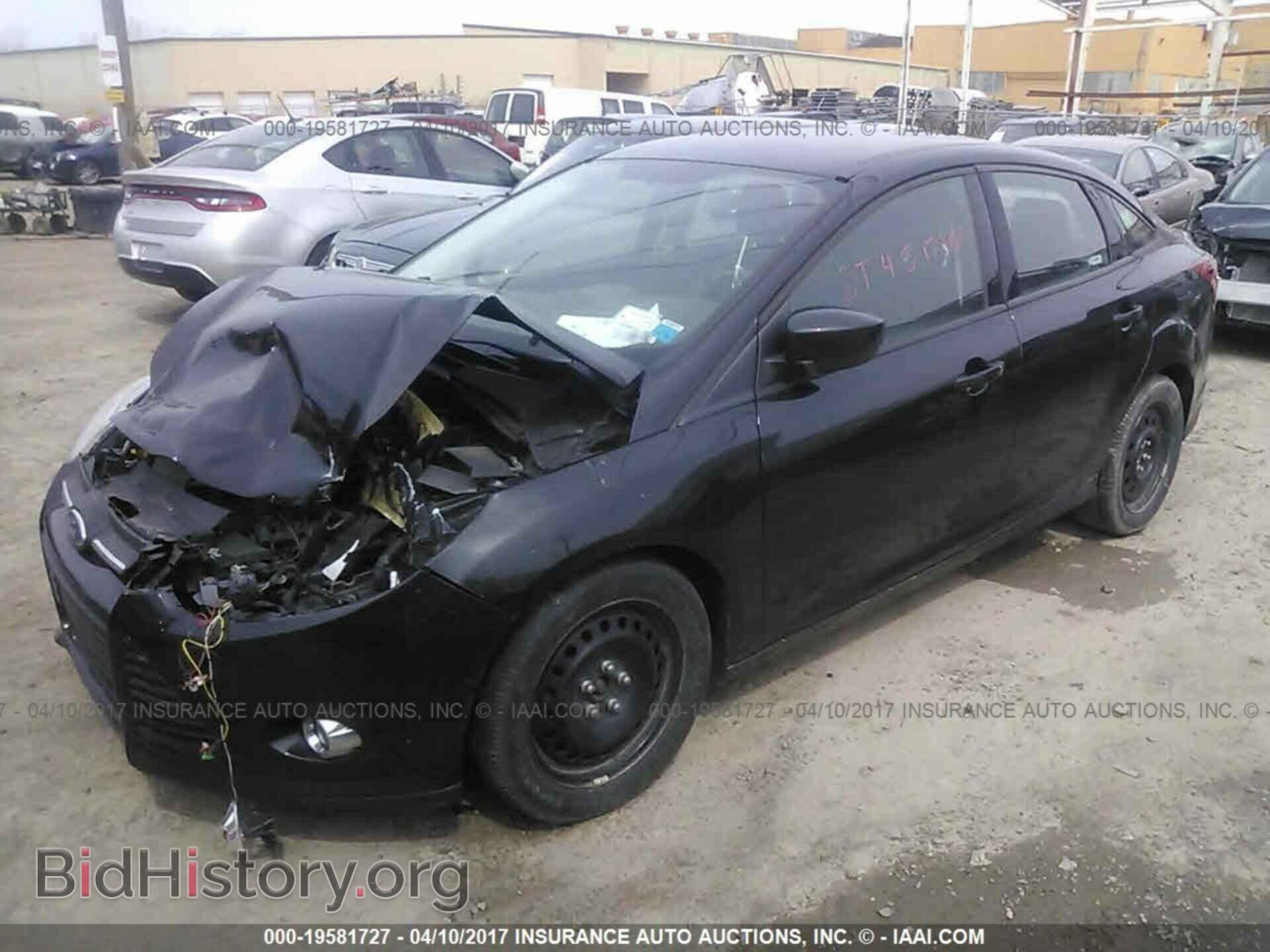 2012 Ford Focus - VIN: 1FAHP3F20CL132502 - Фото 2