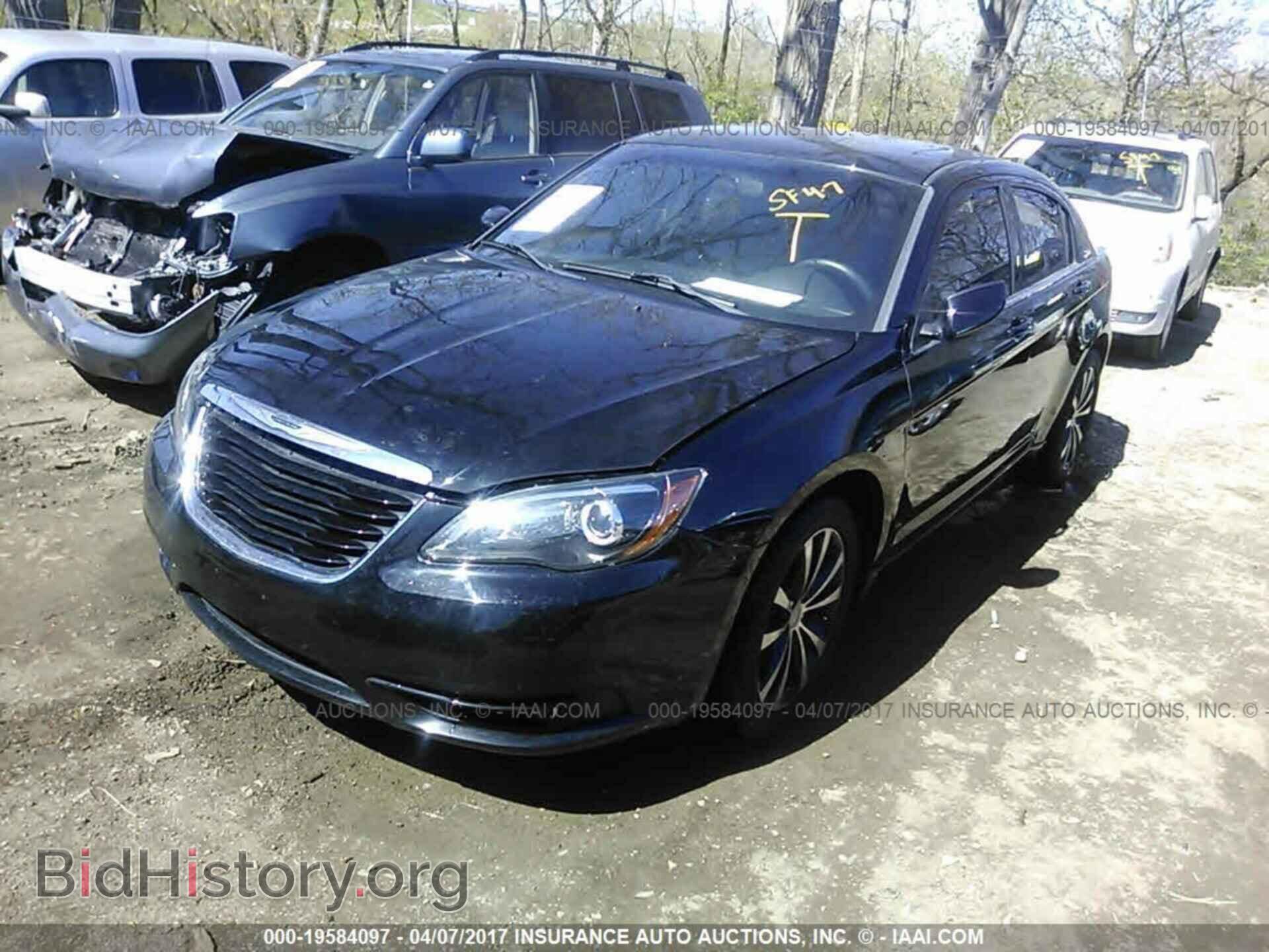 2013 Chrysler 200 - VIN: 1C3CCBBB3DN506420 - Photo 2
