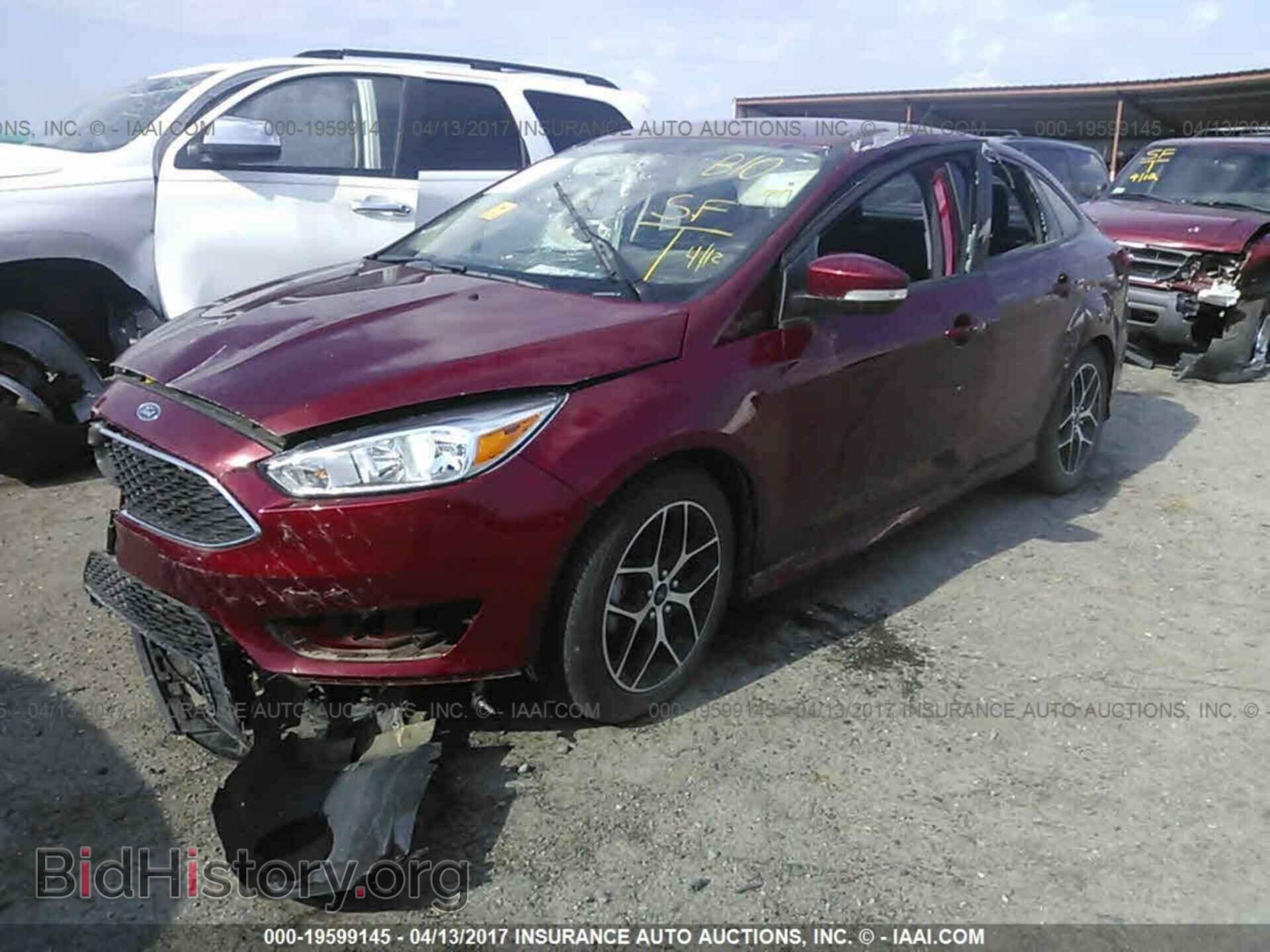 2015 Ford Focus - VIN: 1FADP3F29FL273264 - Photo 2