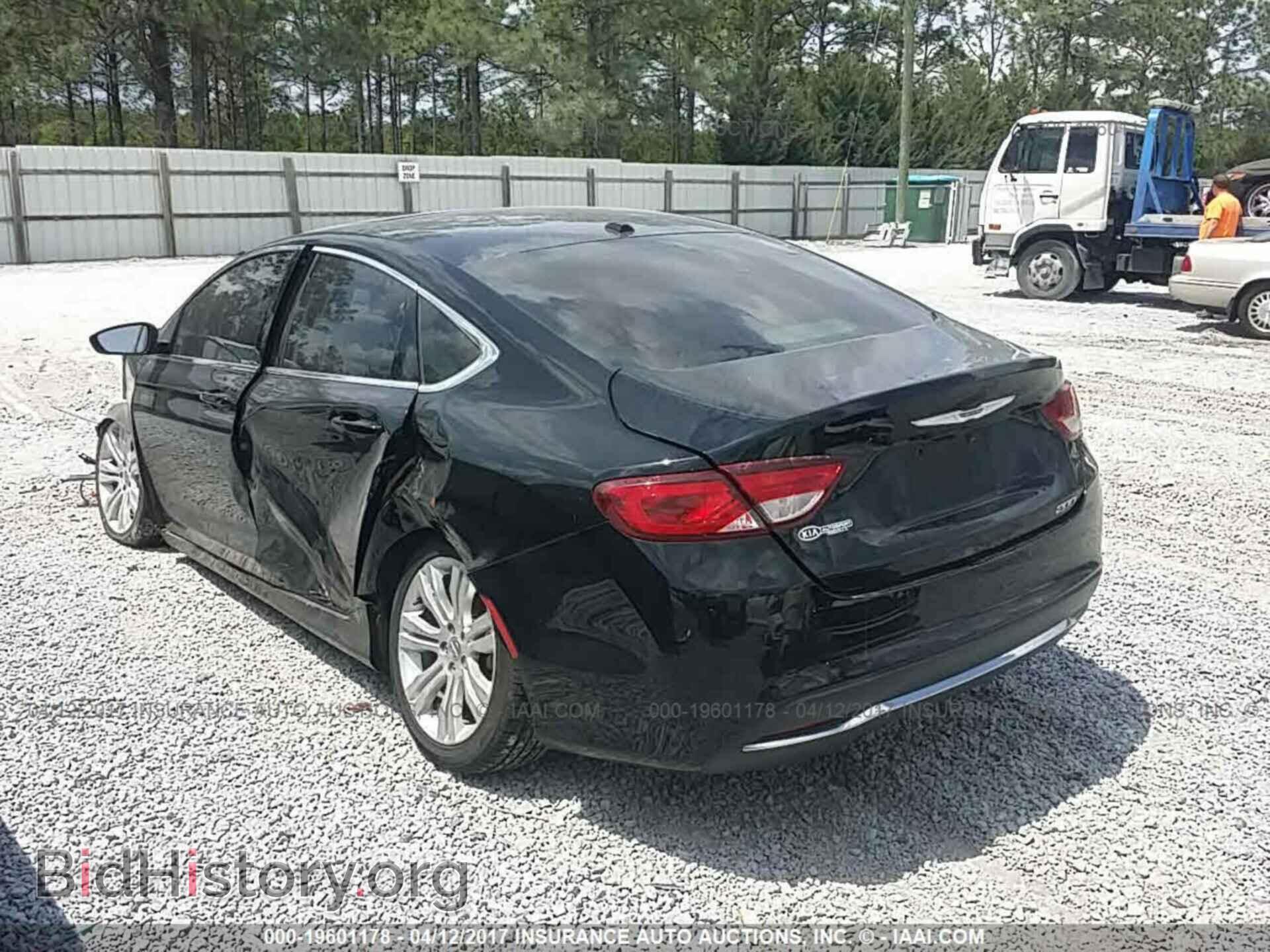 2015 Chrysler 200 - VIN: 1C3CCCAB8FN550570 - Photo 3