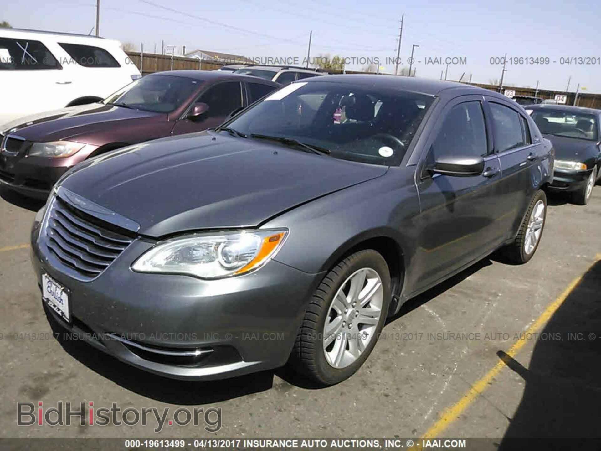 2013 Chrysler 200 - VIN: 1C3CCBBB7DN567723 - Photo 2