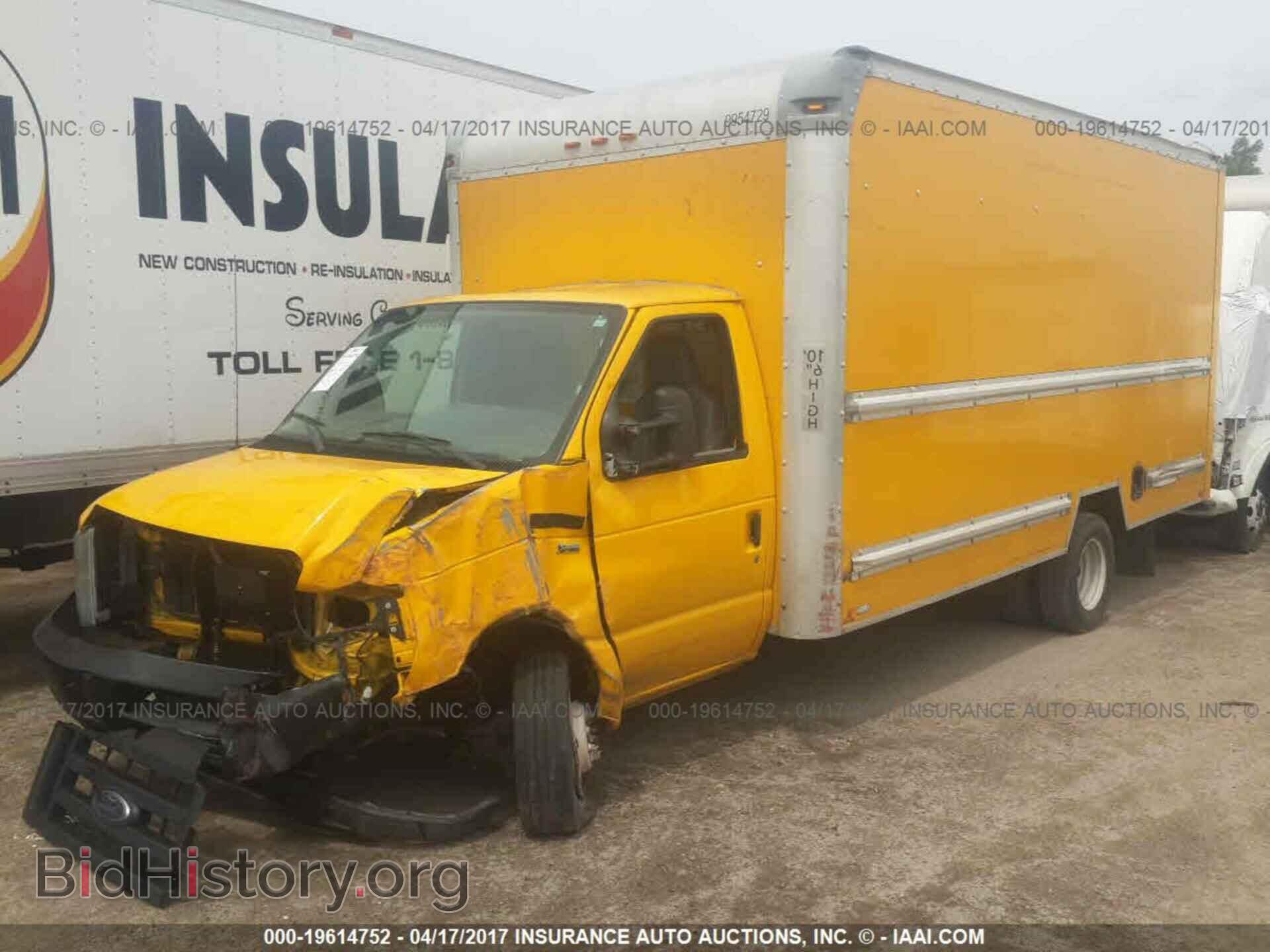 2011 Ford Econoline - VIN: 1FDWE3FL2BDA77555 - Фото 2
