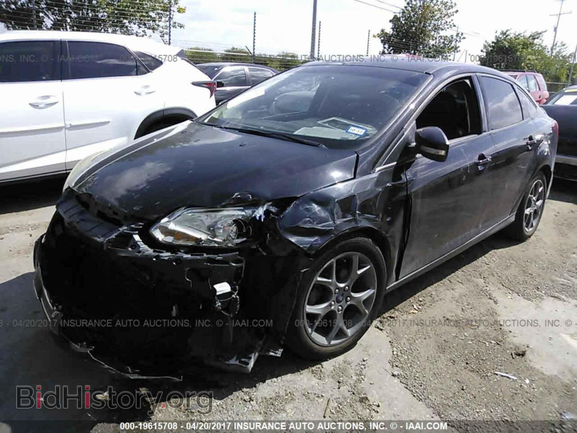 2013 Ford Focus - VIN: 1FADP3F22DL308899 - Photo 2