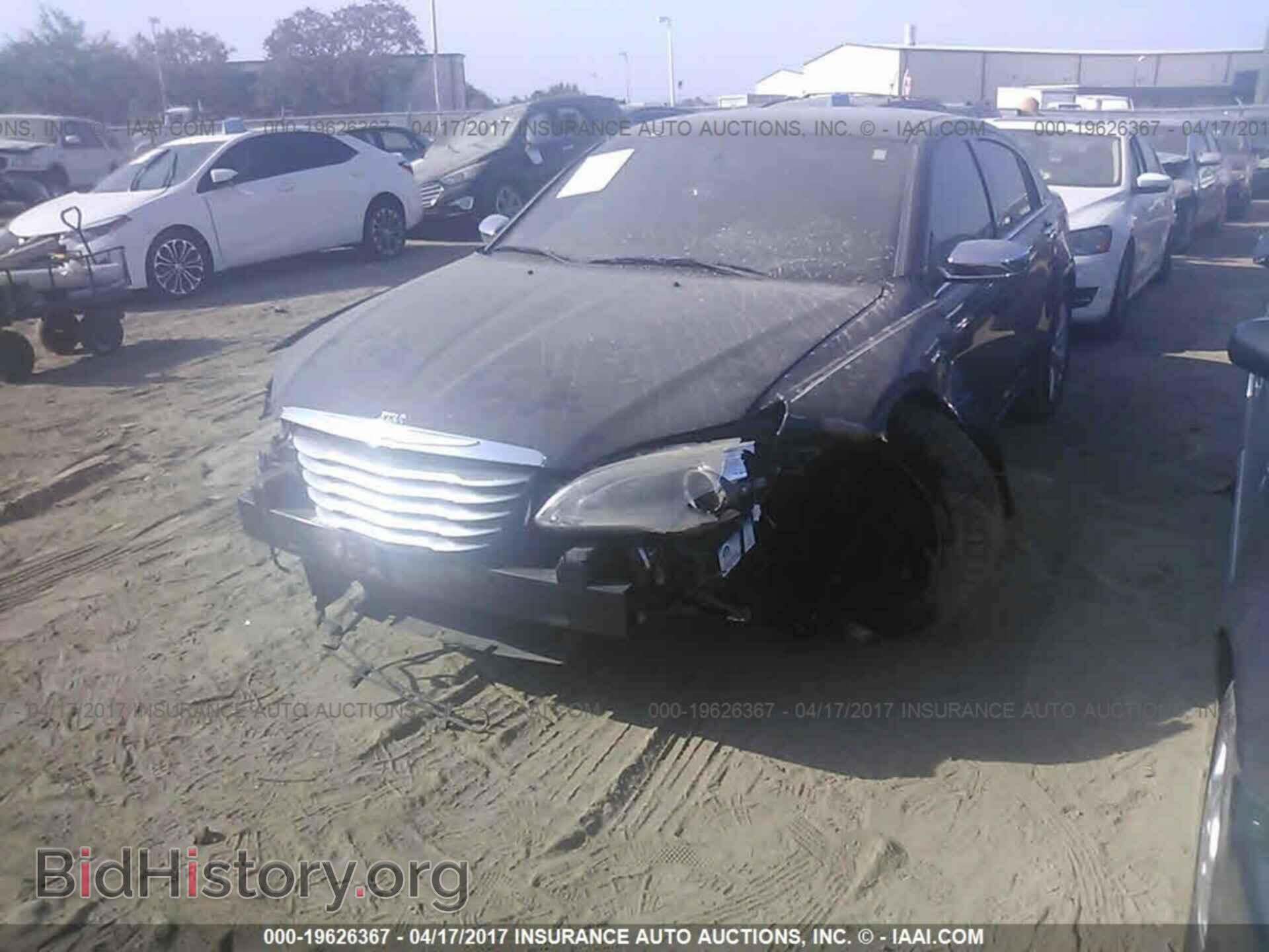 2011 Chrysler 200 - VIN: 1C3BC2FG2BN522316 - Photo 2
