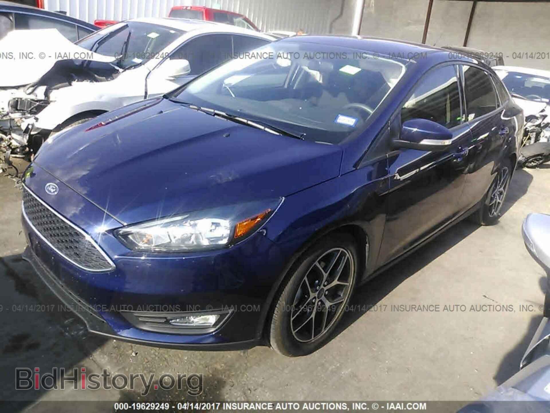 2017 Ford Focus - VIN: 1FADP3H23HL222441 - Photo 2