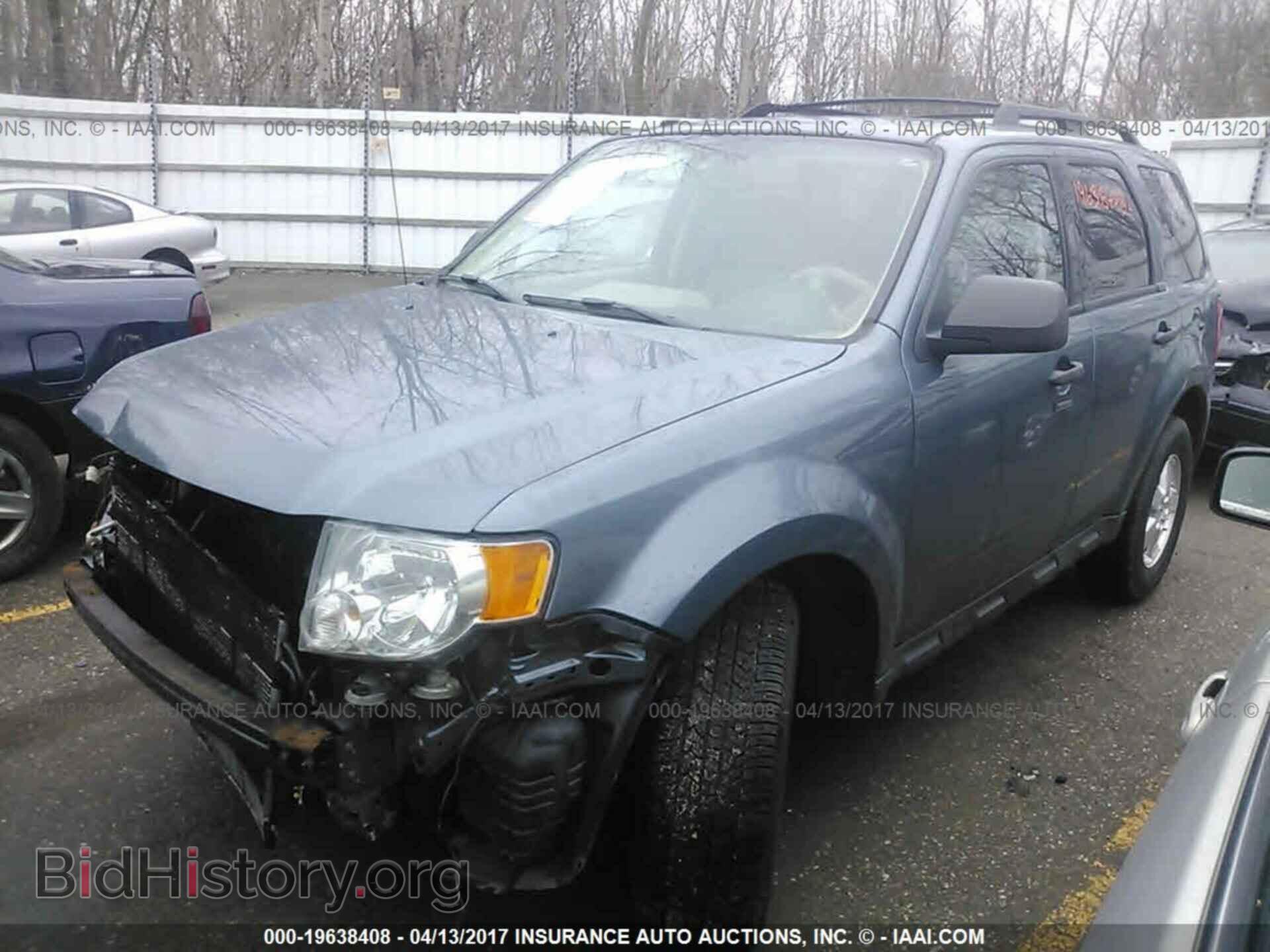 2011 Ford Escape - VIN: 1FMCU0D78BKA09735 - Photo 2