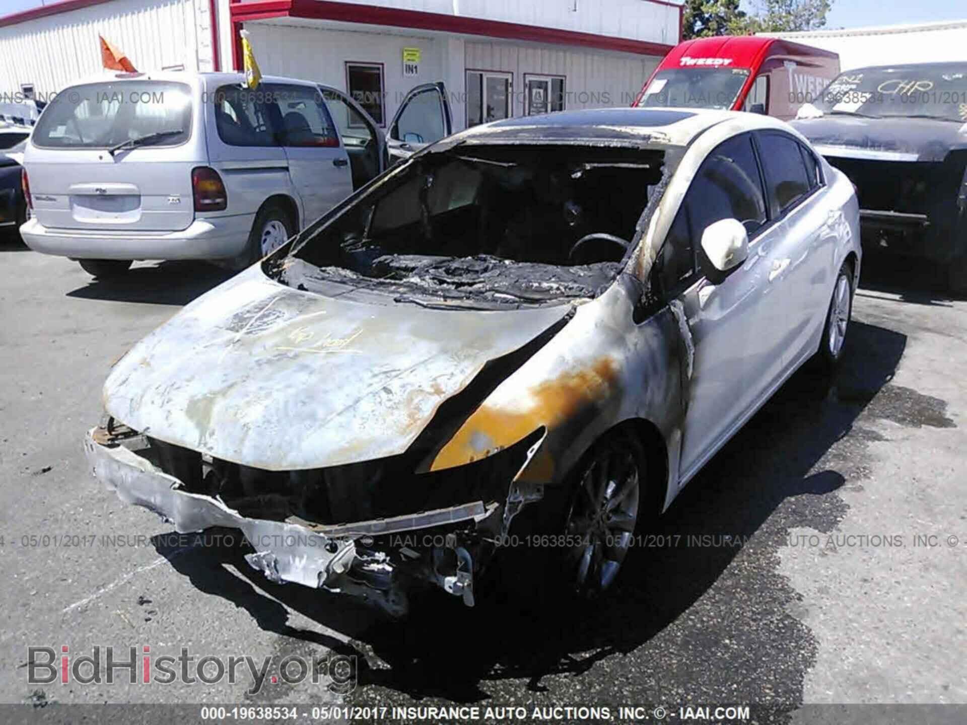 2012 Honda Civic - VIN: 2HGFB2F81CH607717 - Фото 2