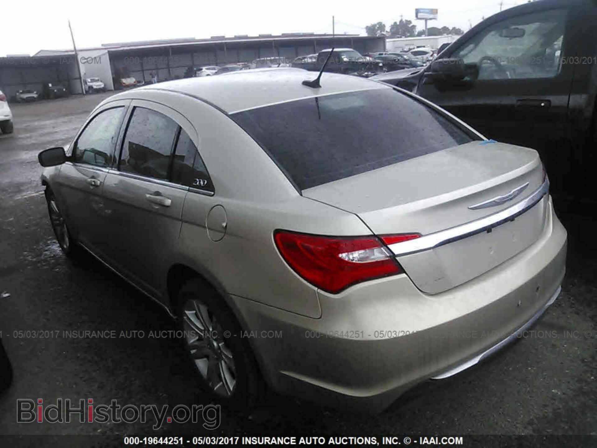 2013 Chrysler 200 - VIN: 1C3CCBABXDN704509 - Фото 3