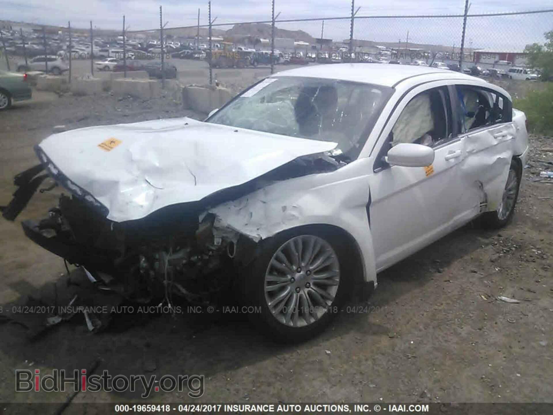 2012 Chrysler 200 - VIN: 1C3CCBAB8CN256544 - Фото 2