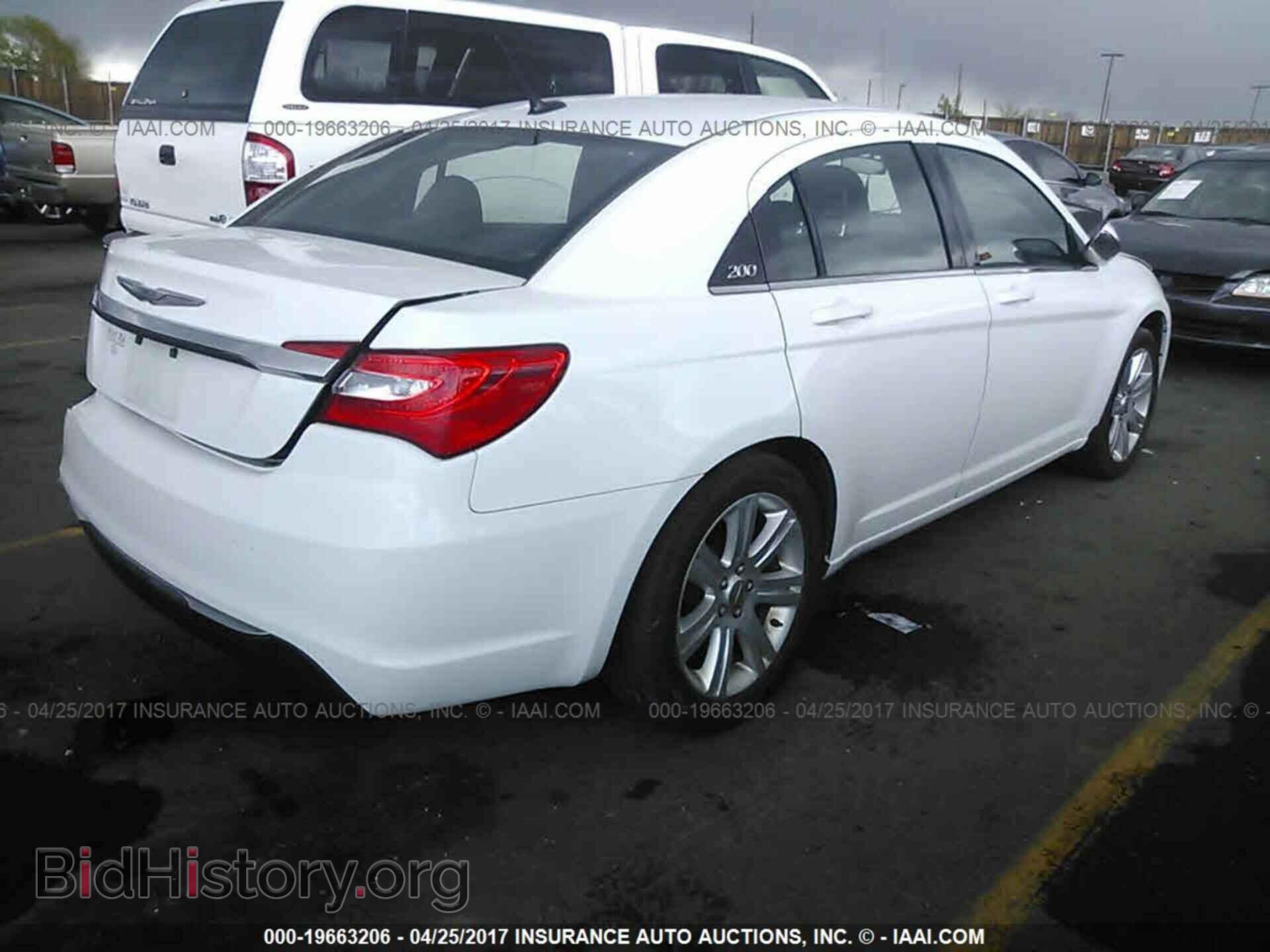 2012 Chrysler 200 - VIN: 1C3CCBAB3CN318724 - Фото 4