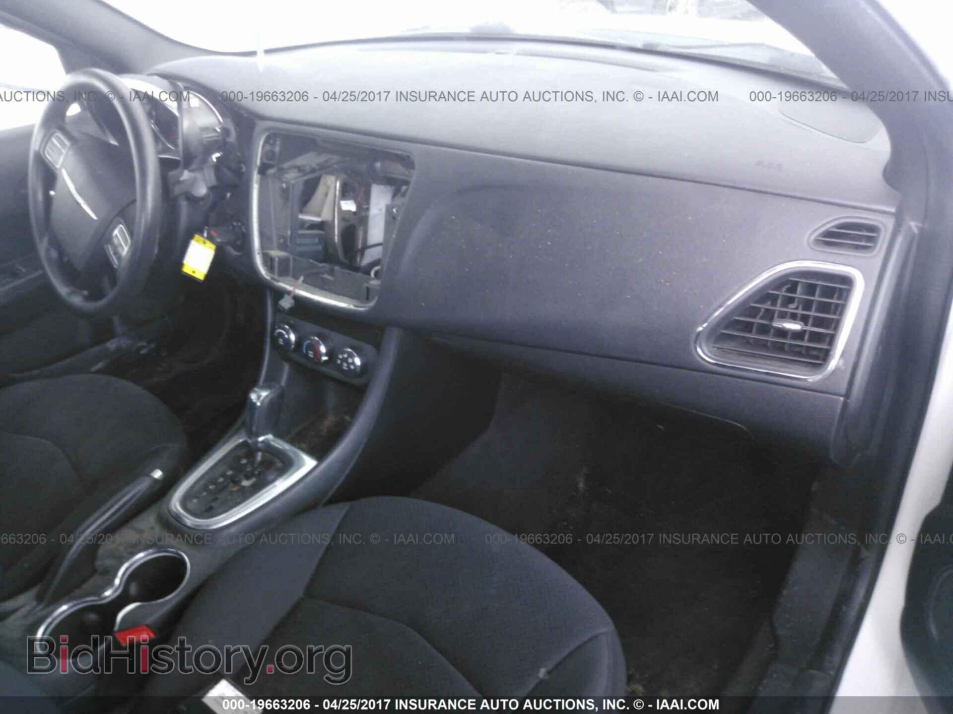2012 Chrysler 200 - VIN: 1C3CCBAB3CN318724 - Фото 5