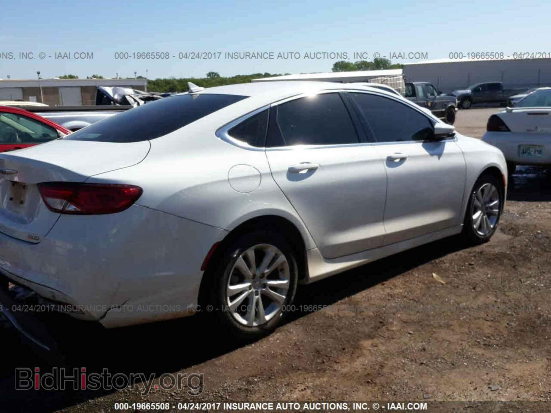 2016 Chrysler 200 - VIN: 1C3CCCAB5GN165470 - Photo 4