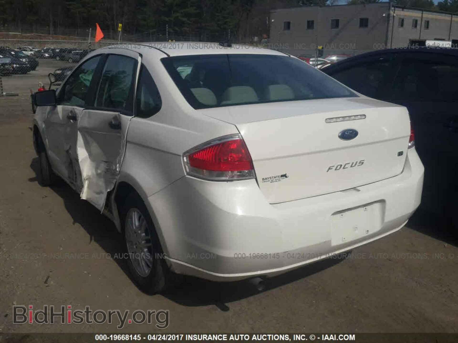 2011 Ford Focus - VIN: 1FAHP3FN5BW123379 - Фото 3