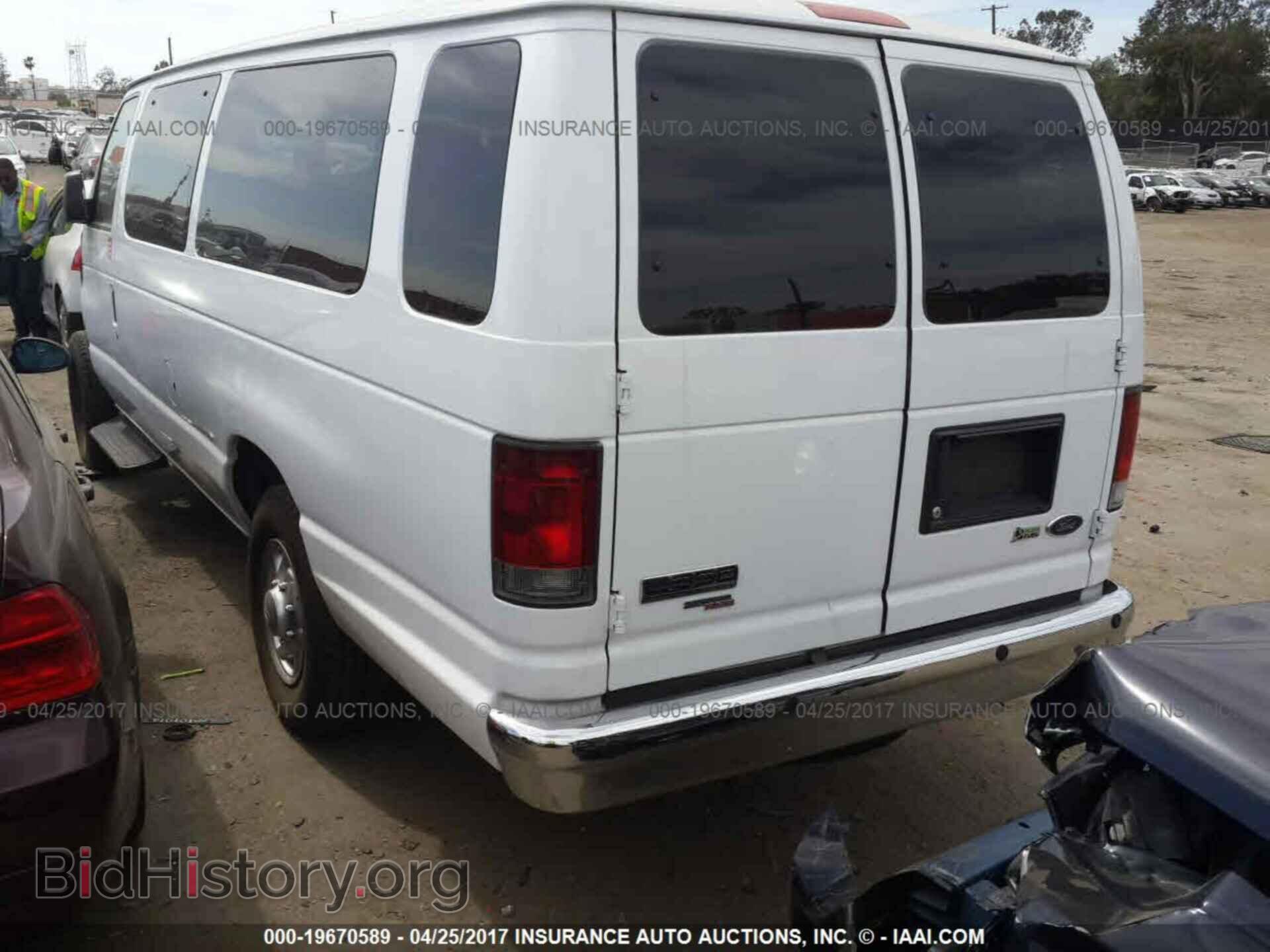 2013 Ford Econoline - VIN: 1FBSS3BL4DDA22002 - Фото 3