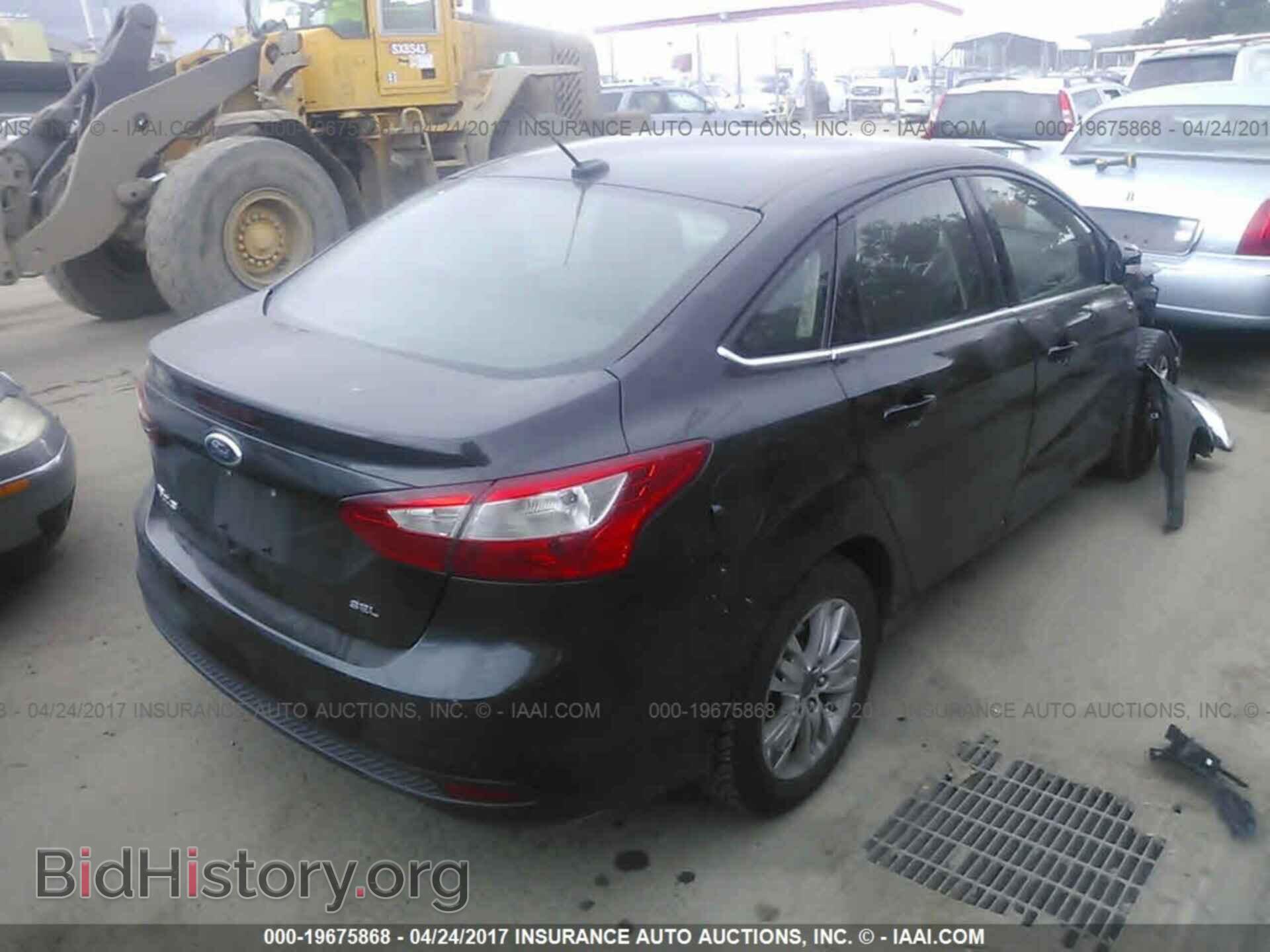 2012 Ford Focus - VIN: 1FAHP3H24CL469302 - Photo 4