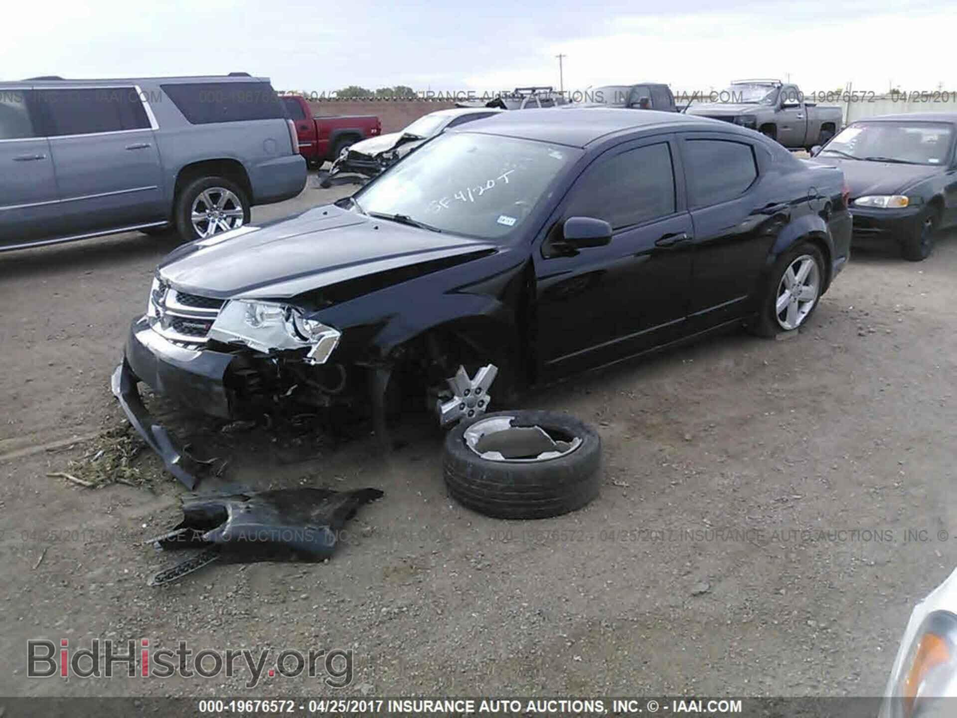 2011 Dodge Avenger - VIN: 1B3BD1FB3BN556970 - Фото 2