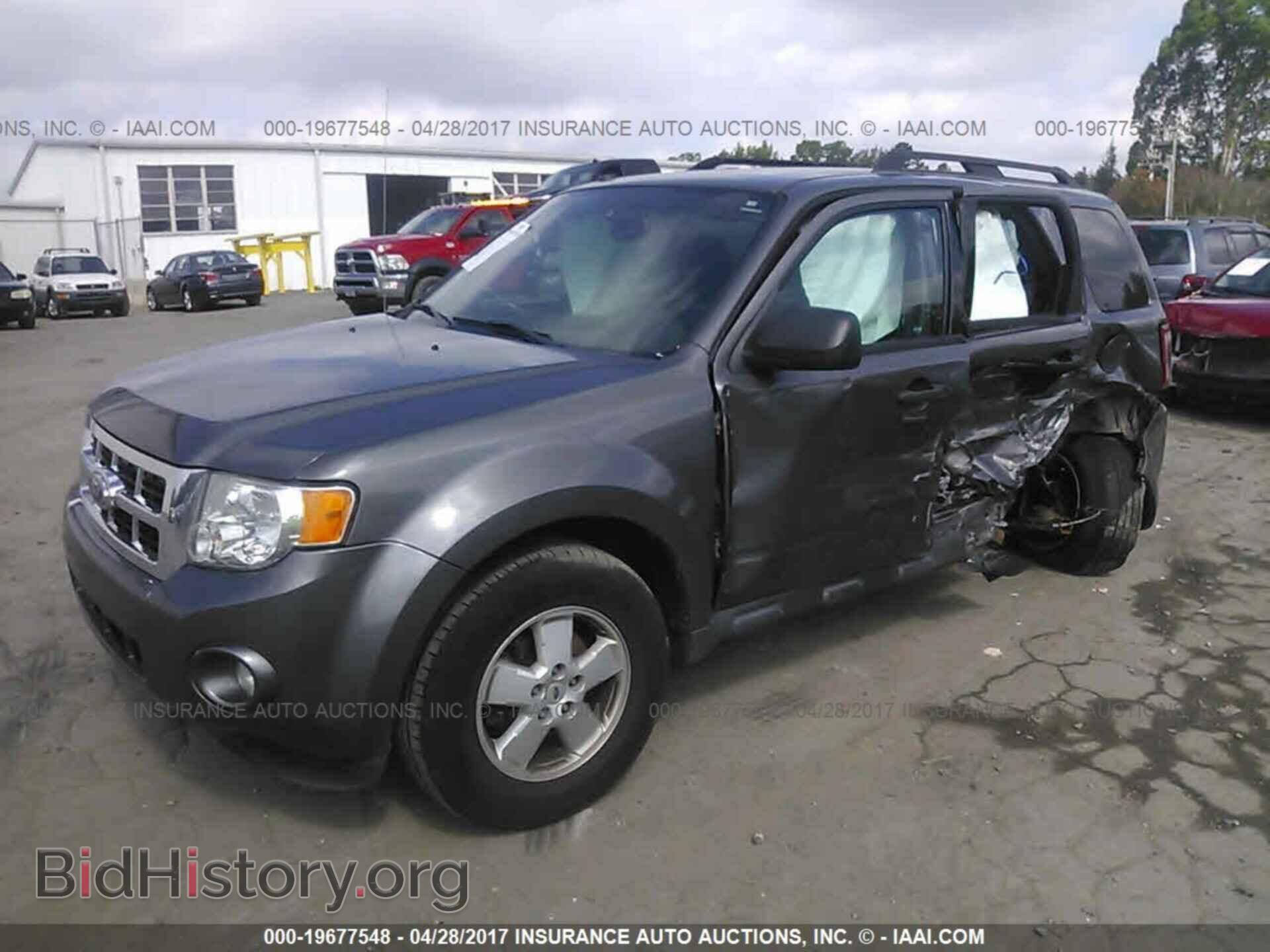 2011 Ford Escape - VIN: 1FMCU0D74BKB36272 - Photo 2