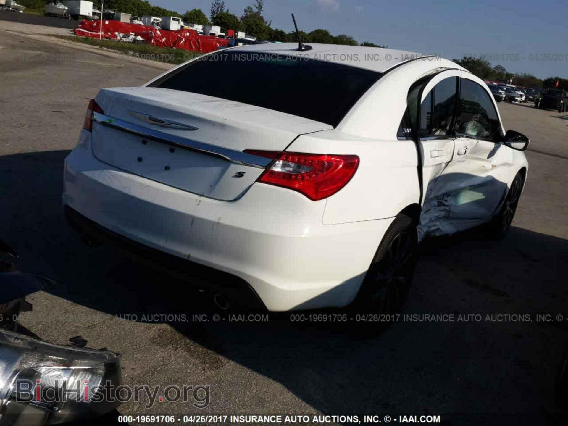 2013 Chrysler 200 - VIN: 1C3CCBCG0DN728861 - Photo 4