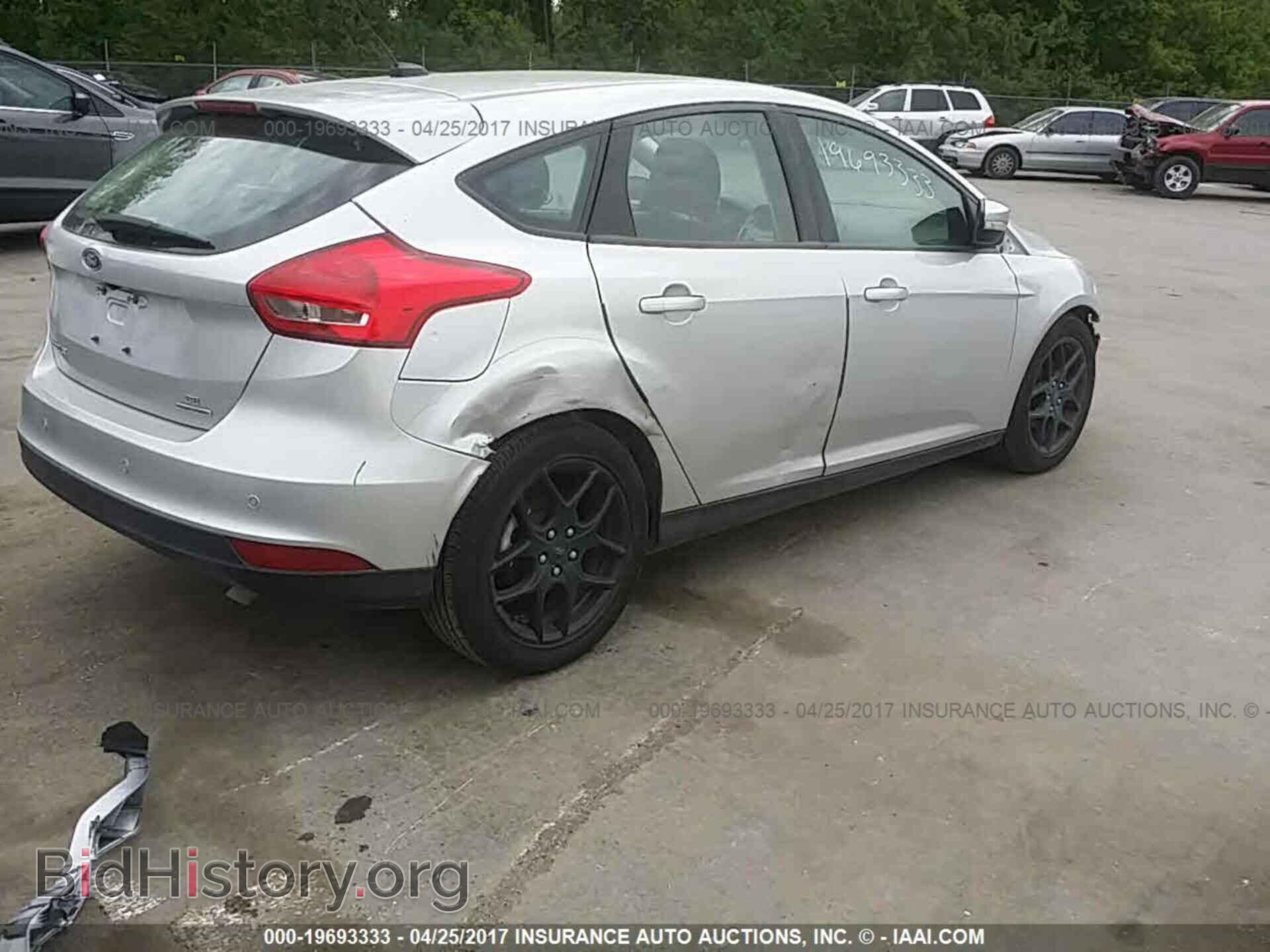 2016 Ford Focus - VIN: 1FADP3K29GL325953 - Photo 4