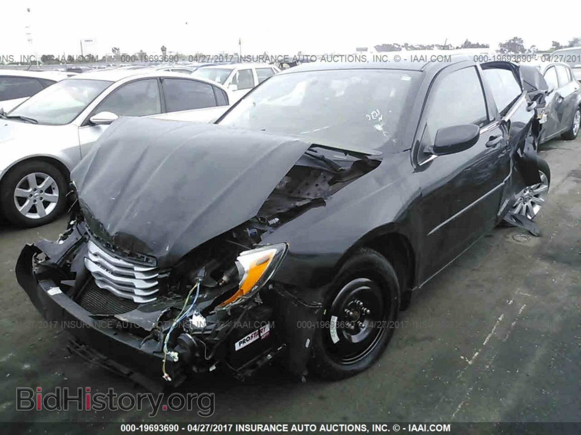 2012 Chrysler 200 - VIN: 1C3CCBBB2CN239320 - Photo 2