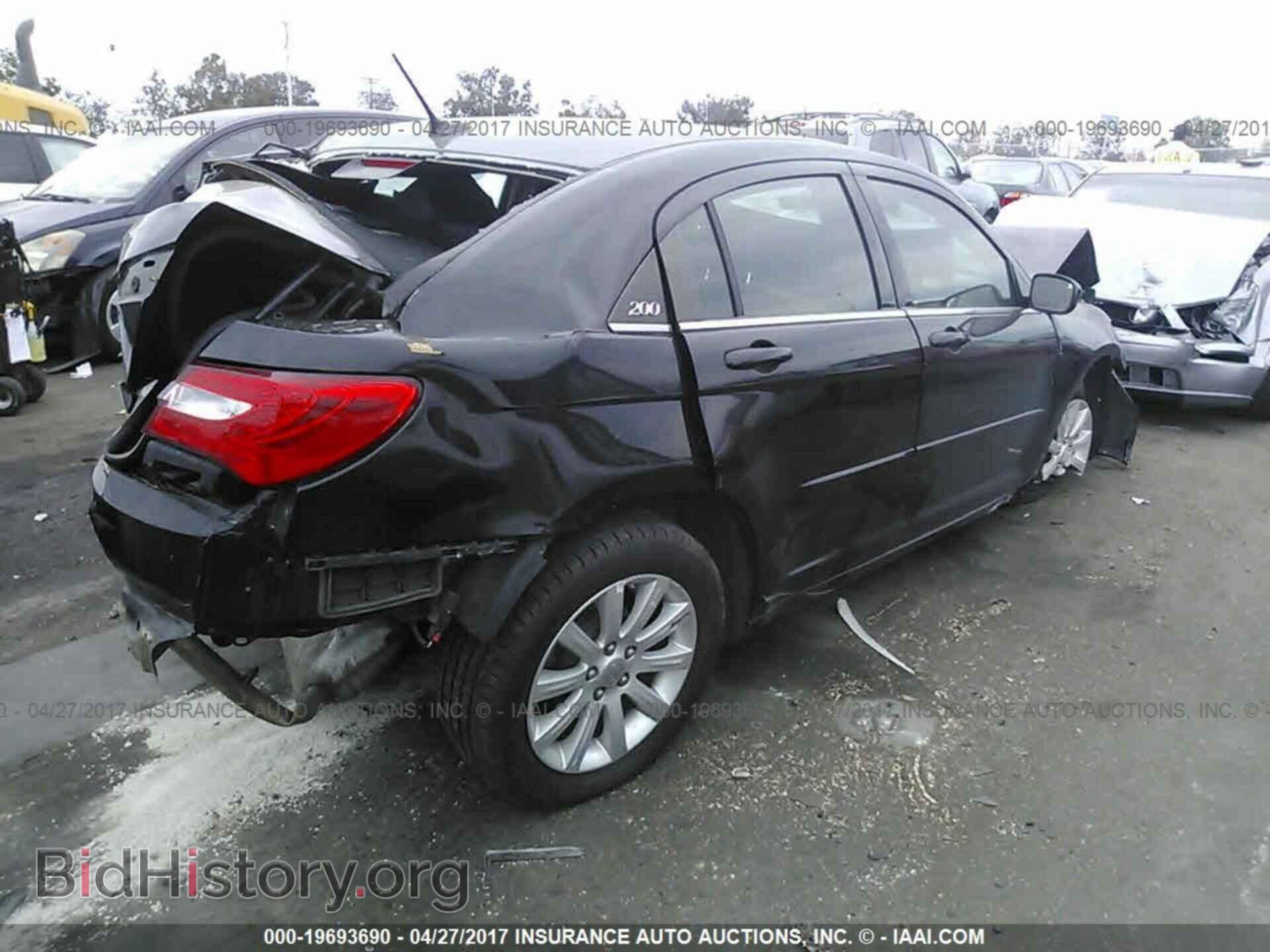 2012 Chrysler 200 - VIN: 1C3CCBBB2CN239320 - Photo 4