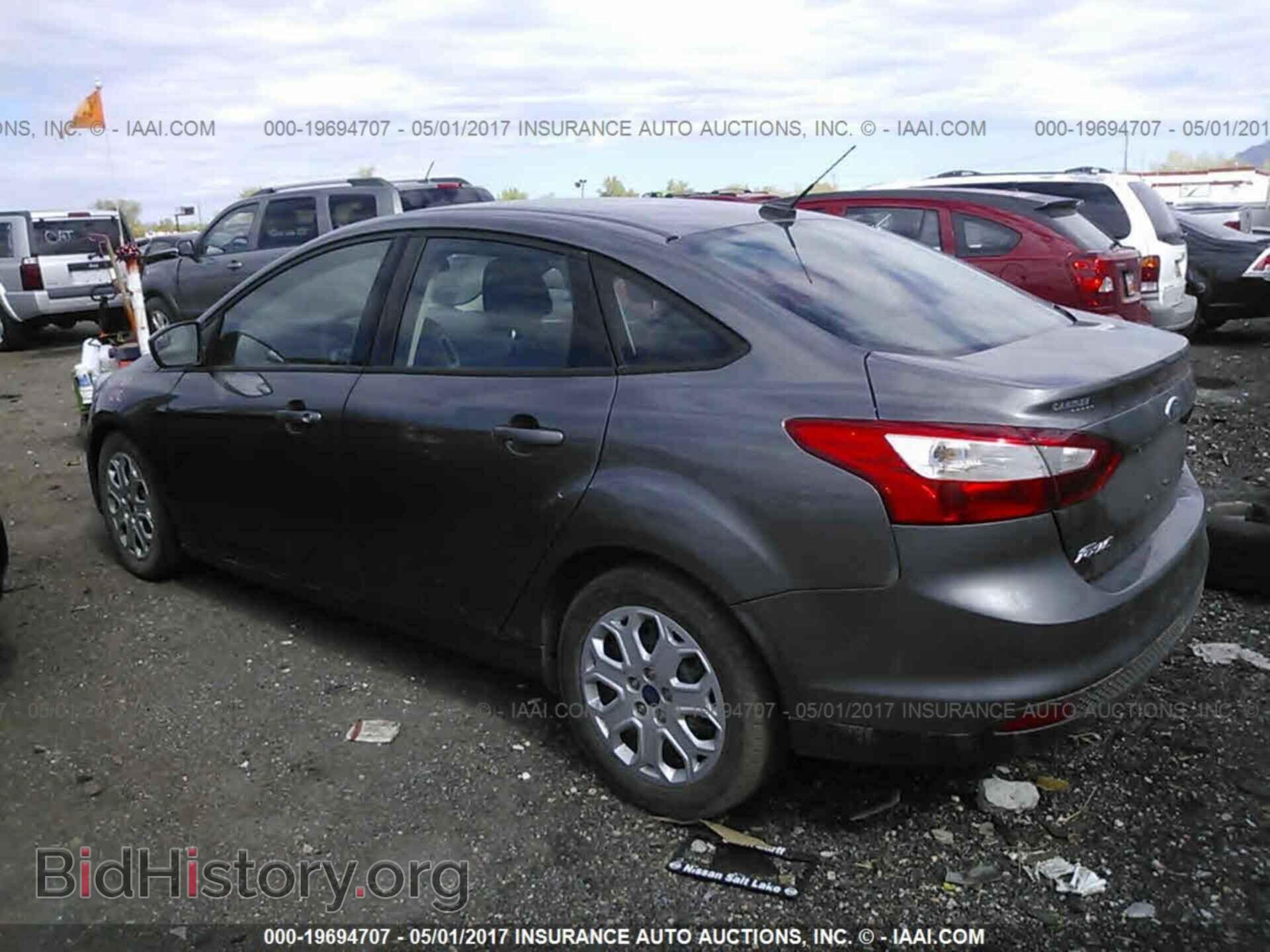 2012 Ford Focus - VIN: 1FAHP3F27CL211620 - Photo 3